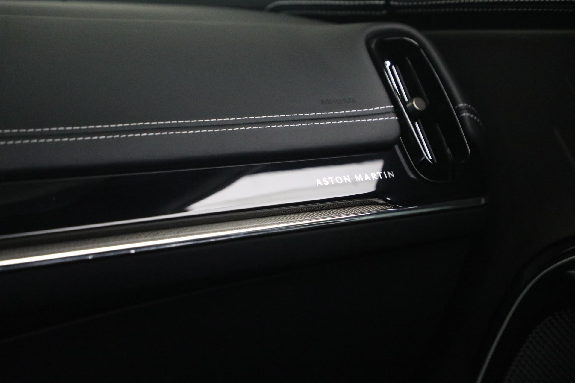 New-2026-Aston-Martin-DBX-S
