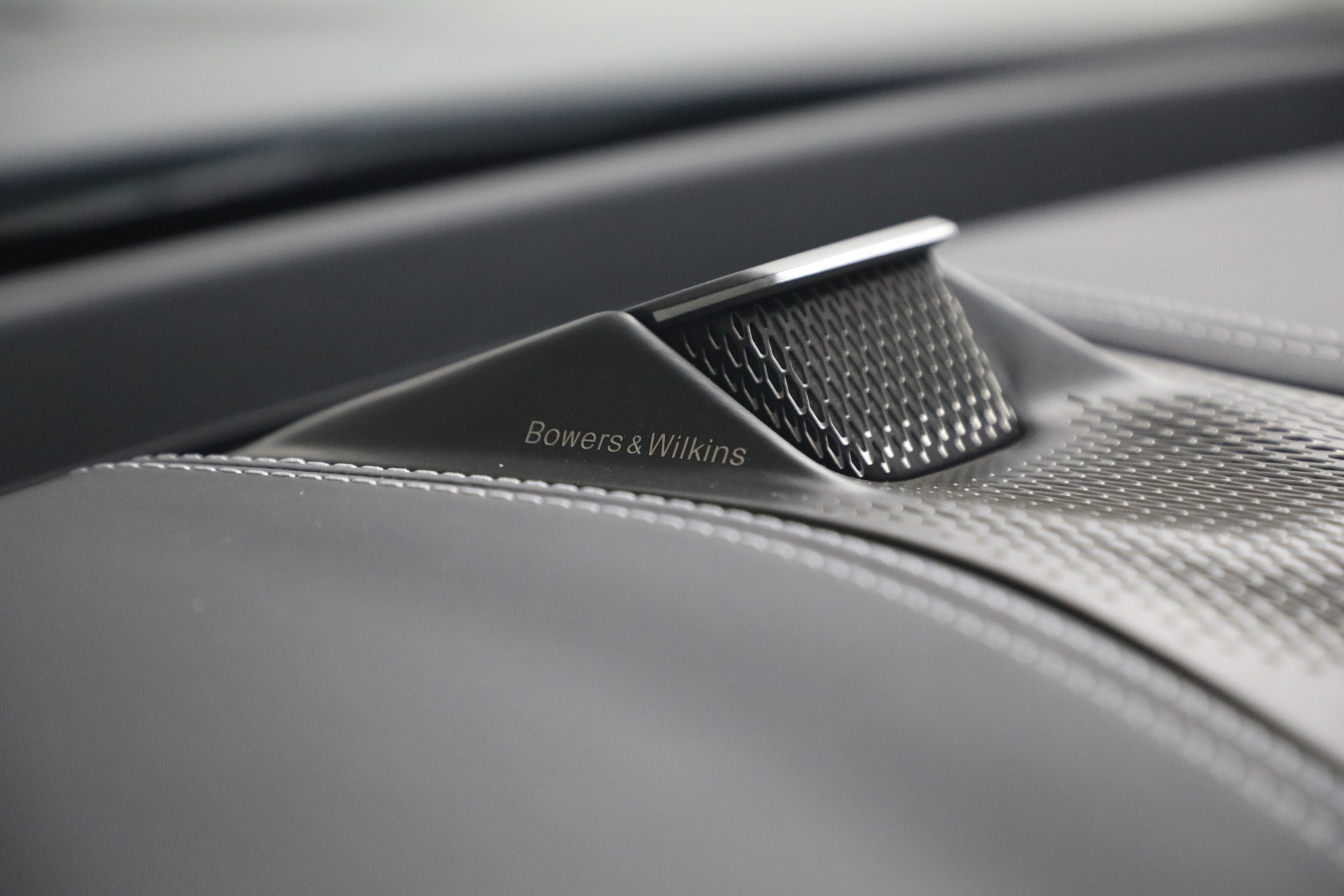 New-2026-Aston-Martin-DBX-S