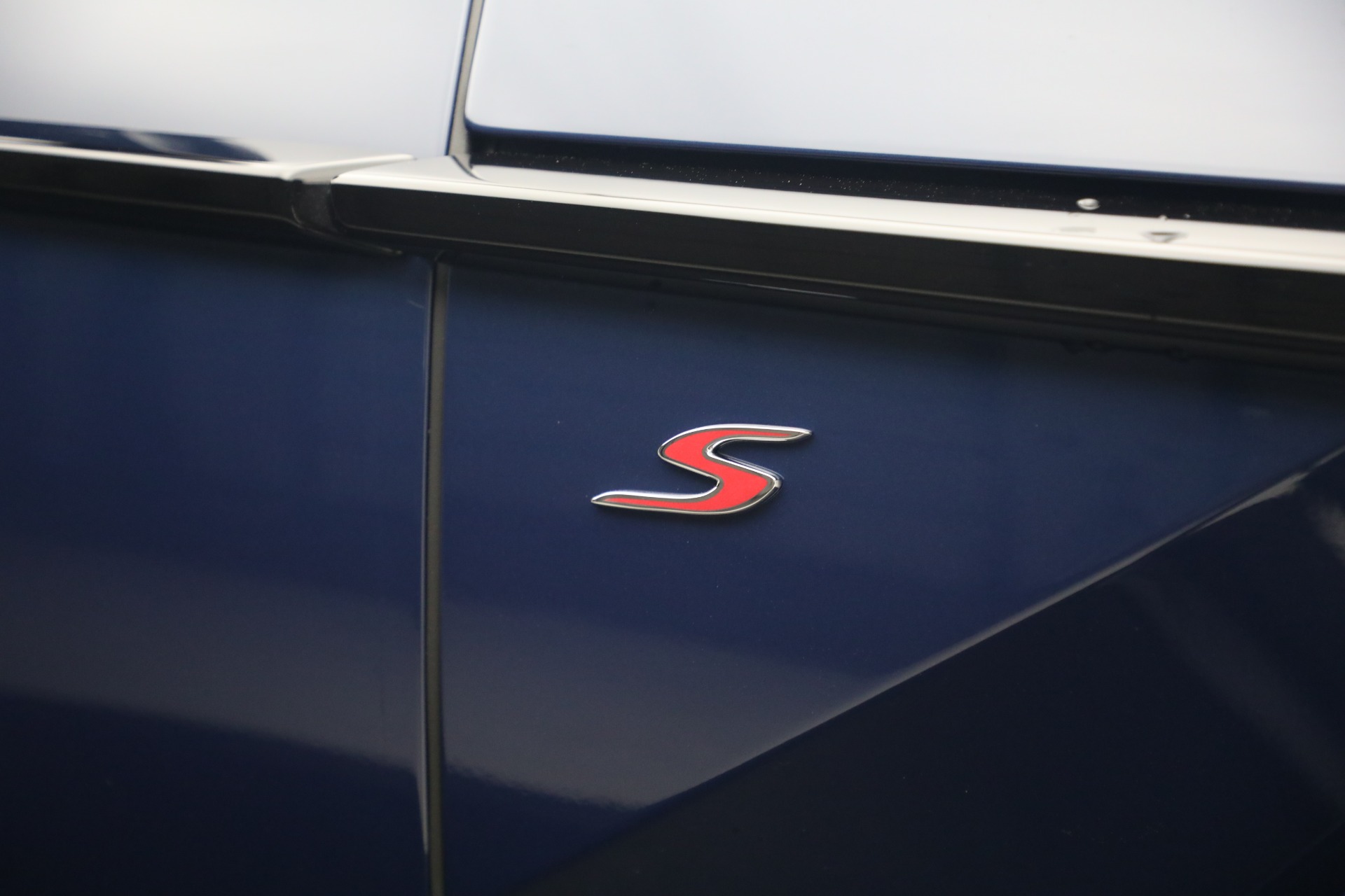 New-2026-Aston-Martin-DBX-S
