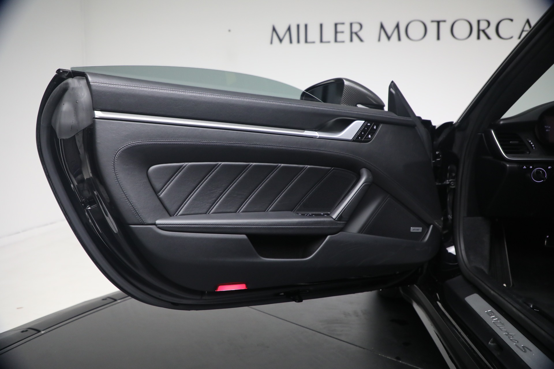 Used-2021-Porsche-911-Turbo-S