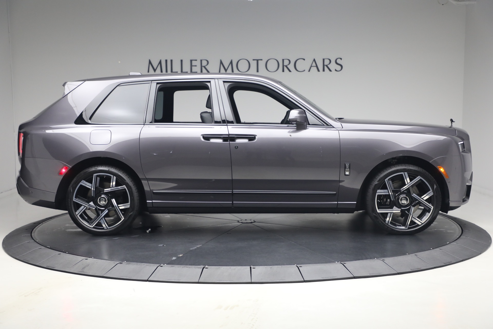 New-2027-Rolls-Royce-Black-Badge-Cullinan
