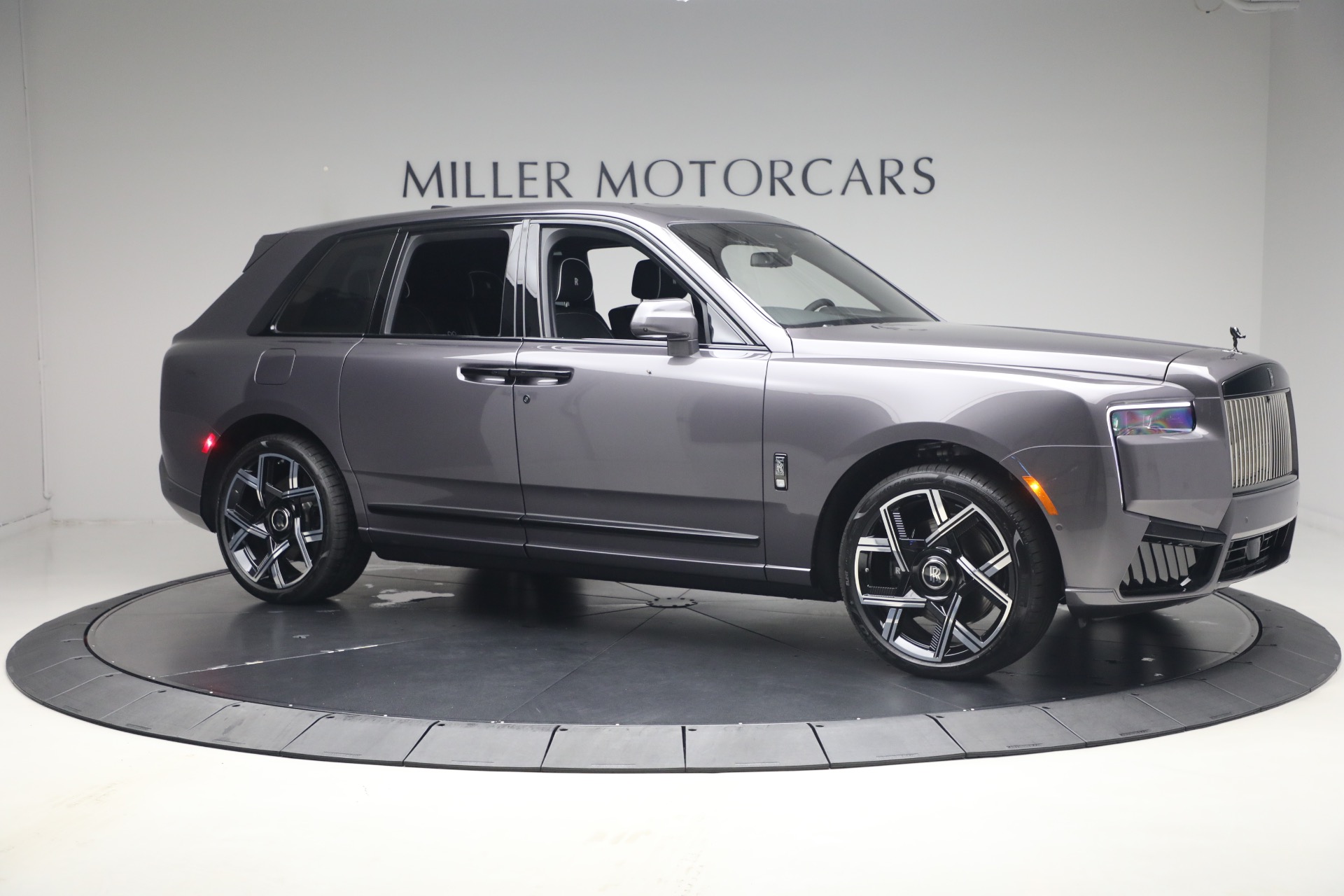 New-2027-Rolls-Royce-Black-Badge-Cullinan
