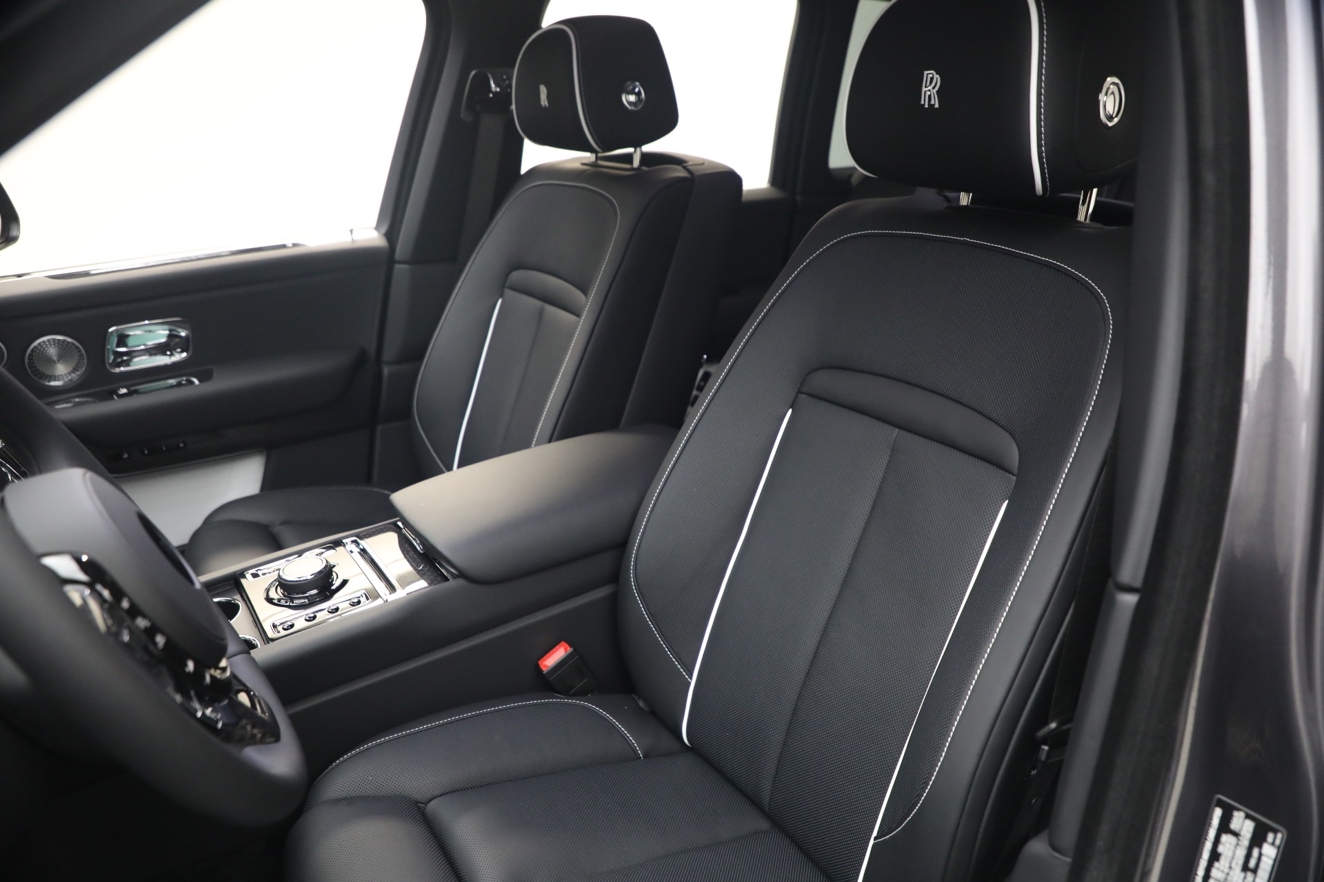 New-2027-Rolls-Royce-Black-Badge-Cullinan