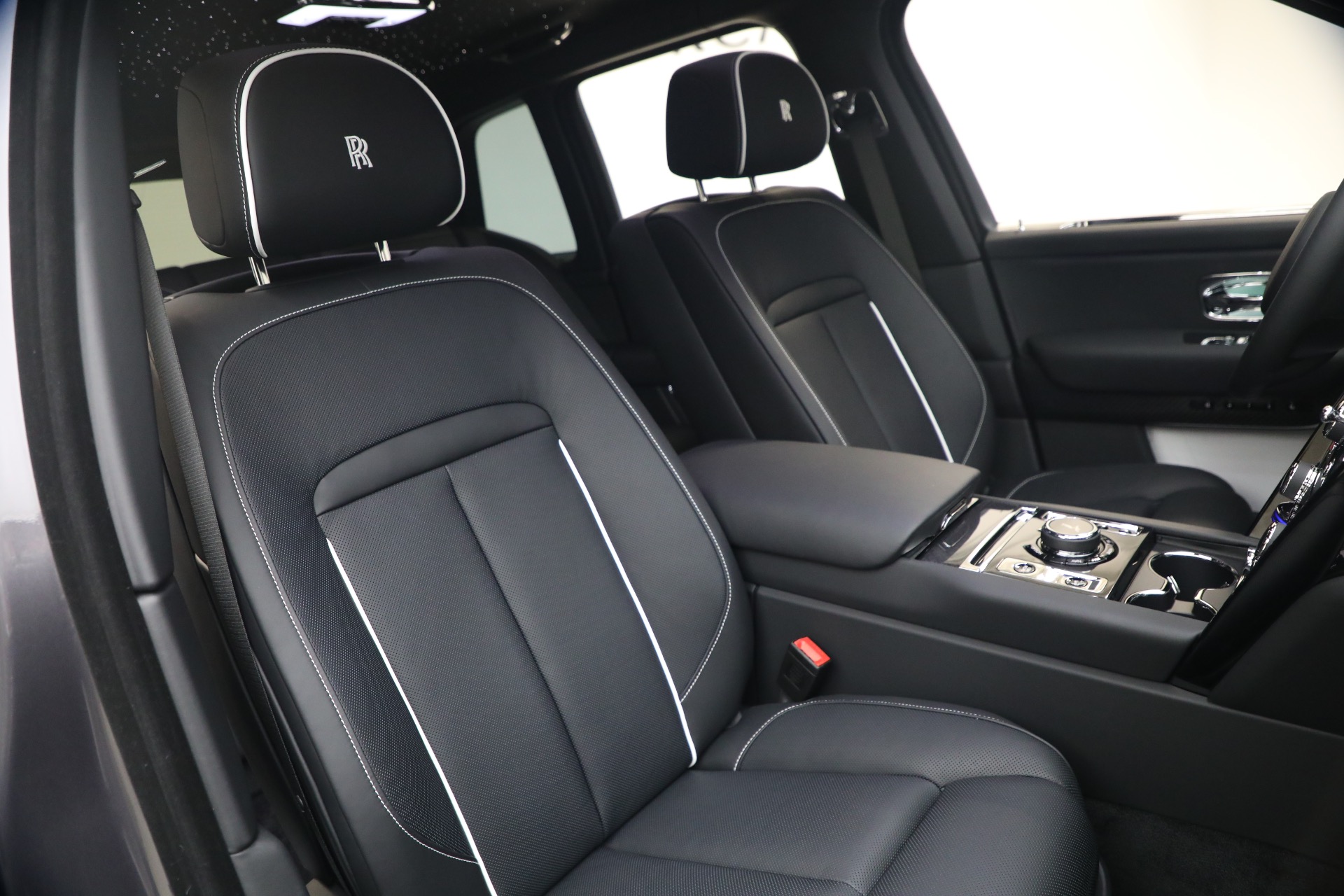 New-2027-Rolls-Royce-Black-Badge-Cullinan