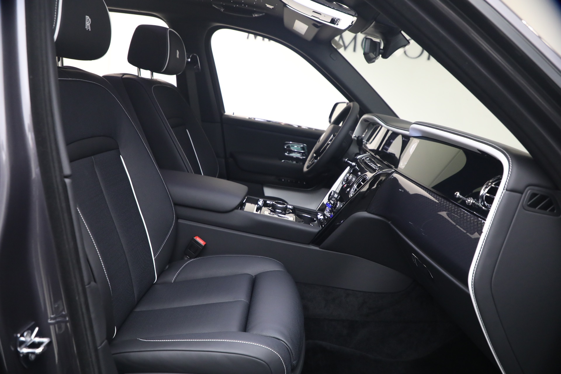 New-2027-Rolls-Royce-Black-Badge-Cullinan