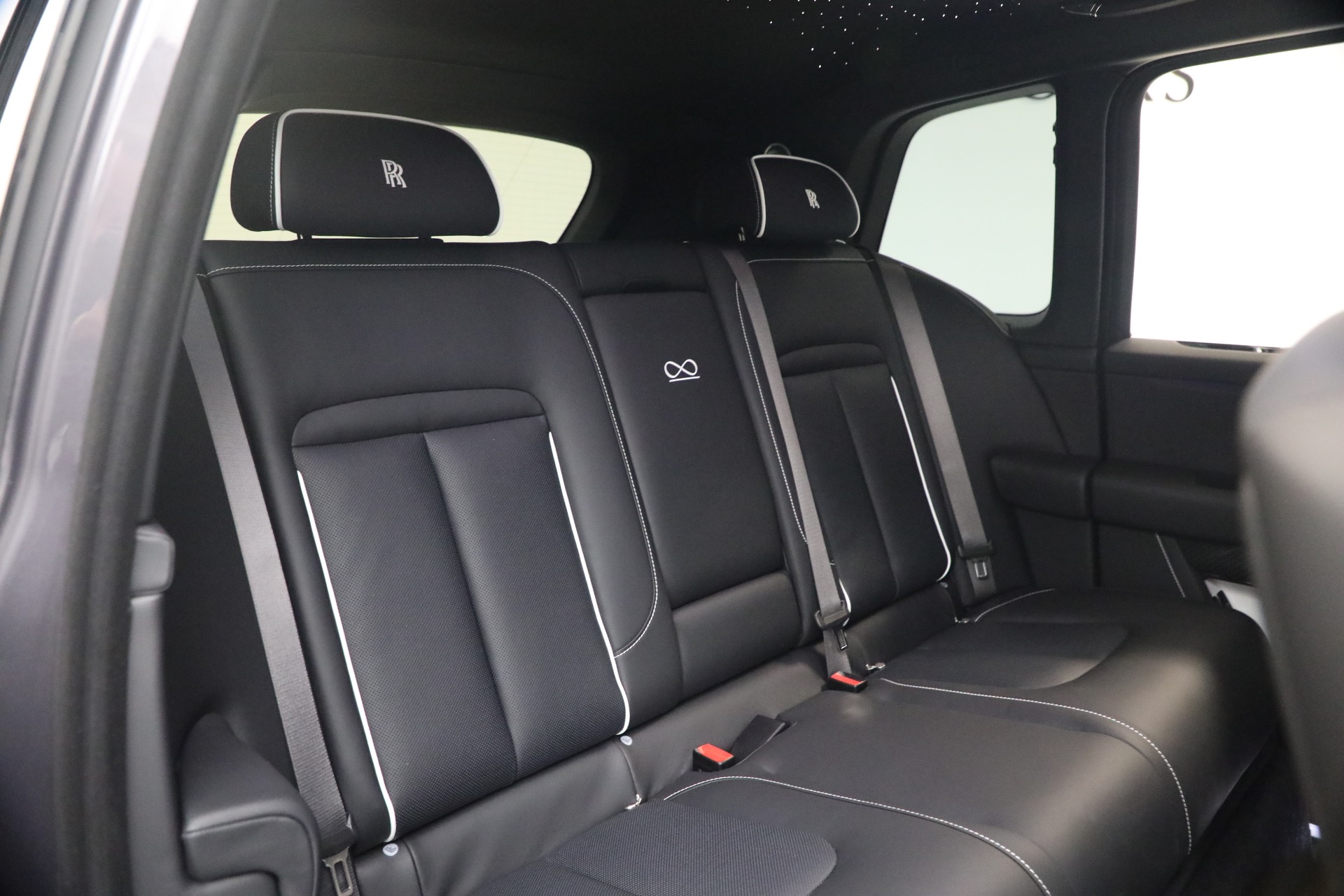 New-2027-Rolls-Royce-Black-Badge-Cullinan
