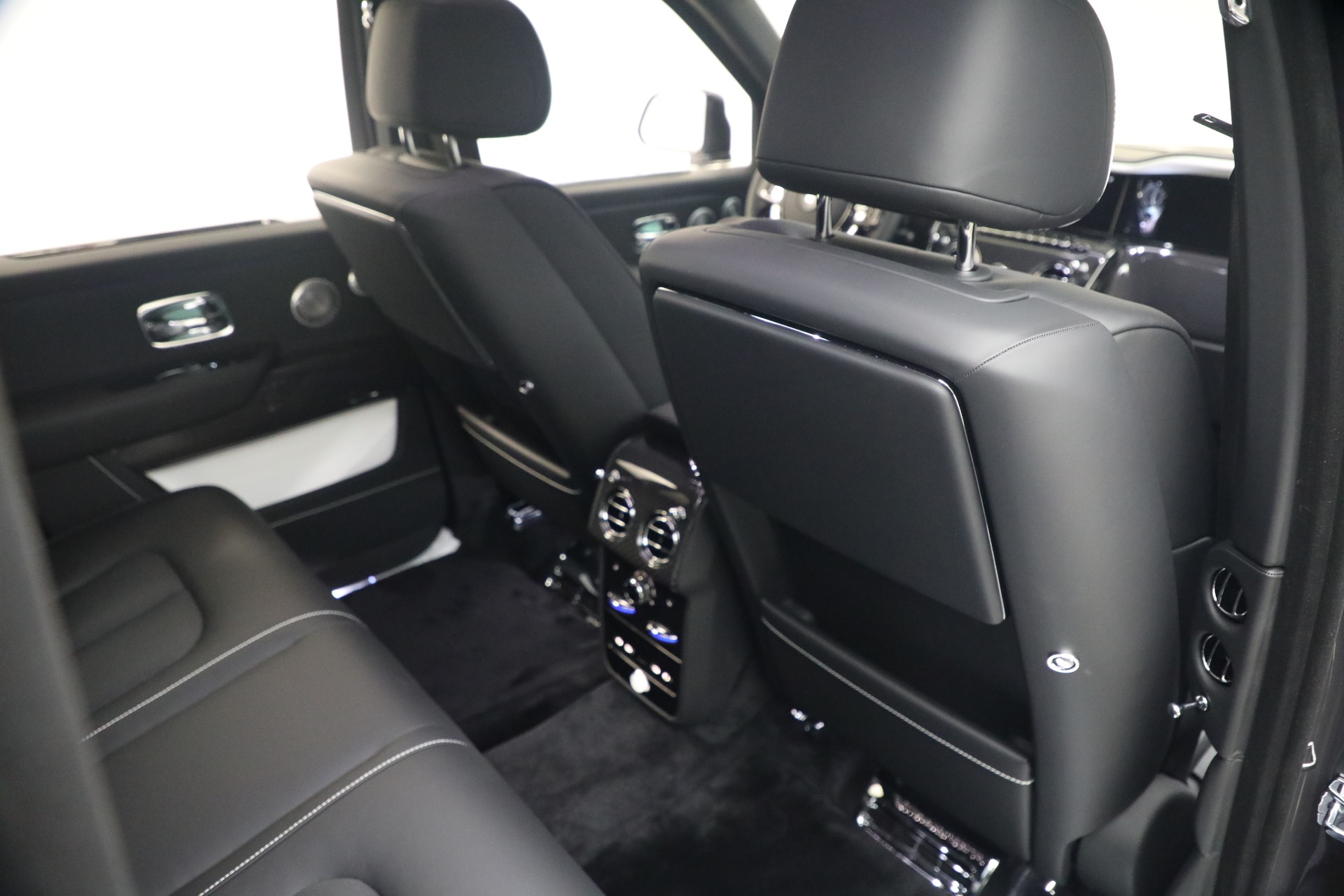 New-2027-Rolls-Royce-Black-Badge-Cullinan