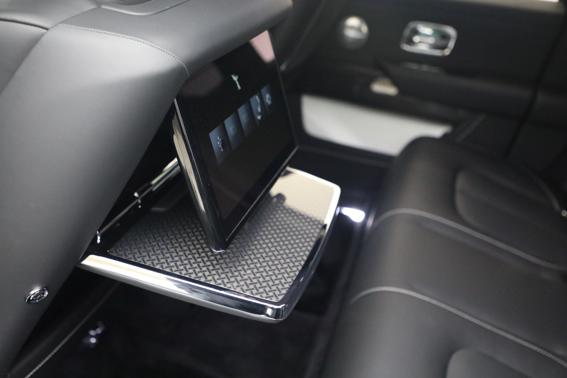 New-2027-Rolls-Royce-Black-Badge-Cullinan
