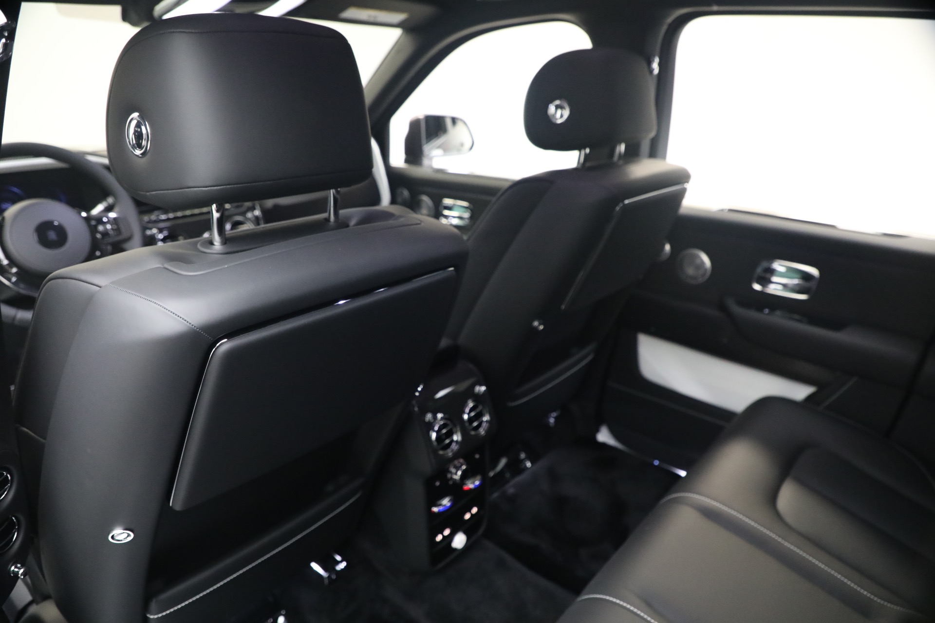 New-2027-Rolls-Royce-Black-Badge-Cullinan