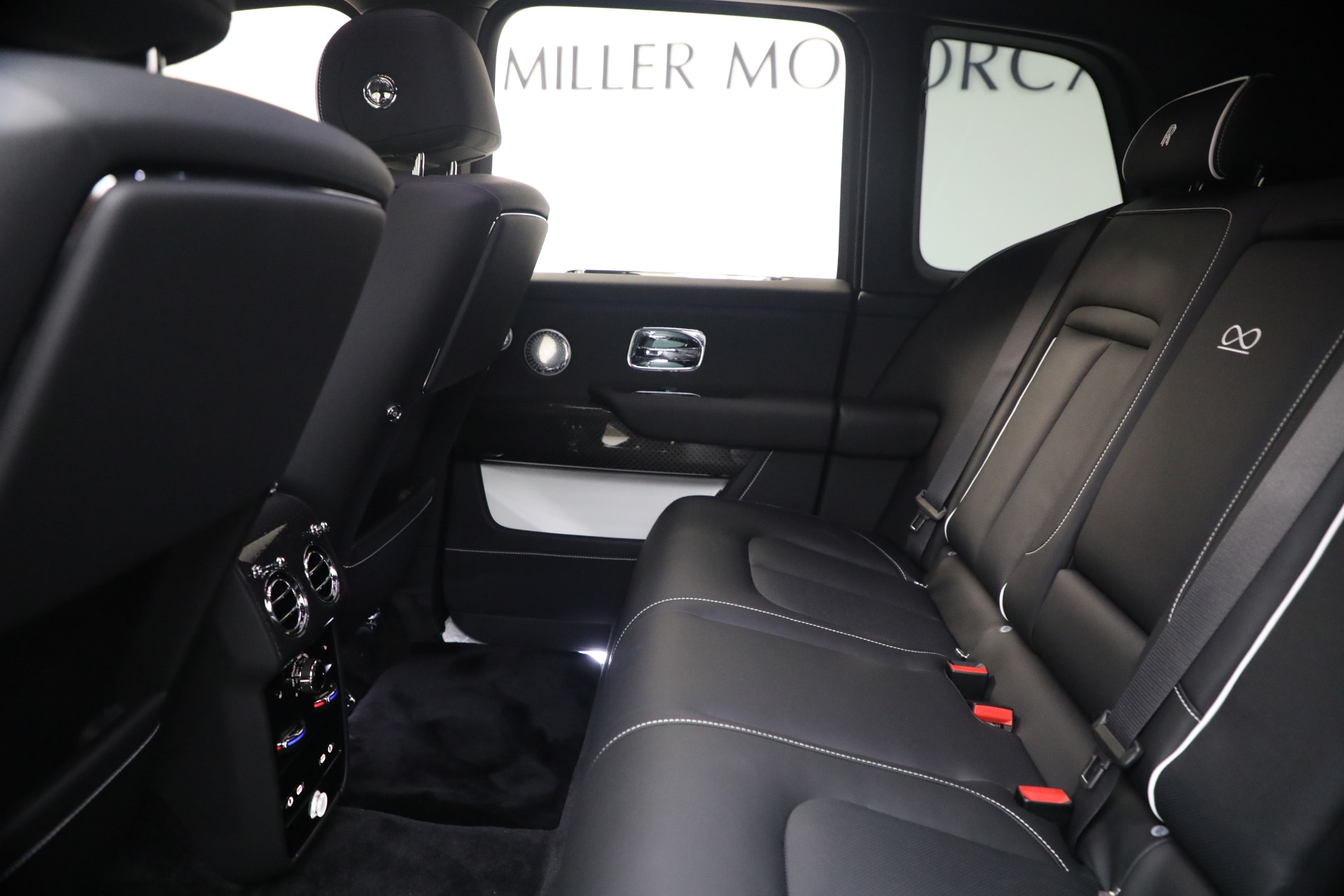 New-2027-Rolls-Royce-Black-Badge-Cullinan