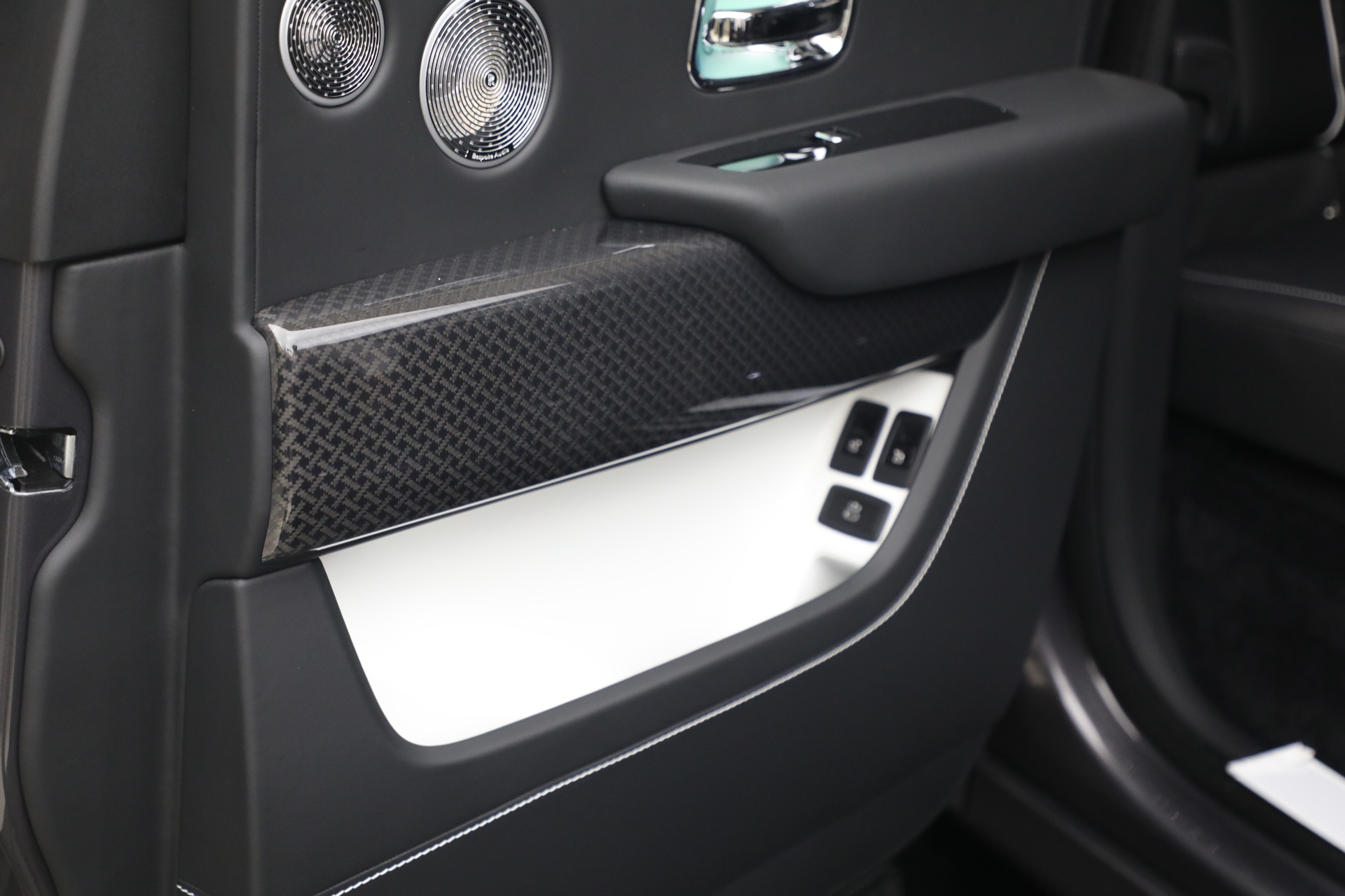 New-2027-Rolls-Royce-Black-Badge-Cullinan