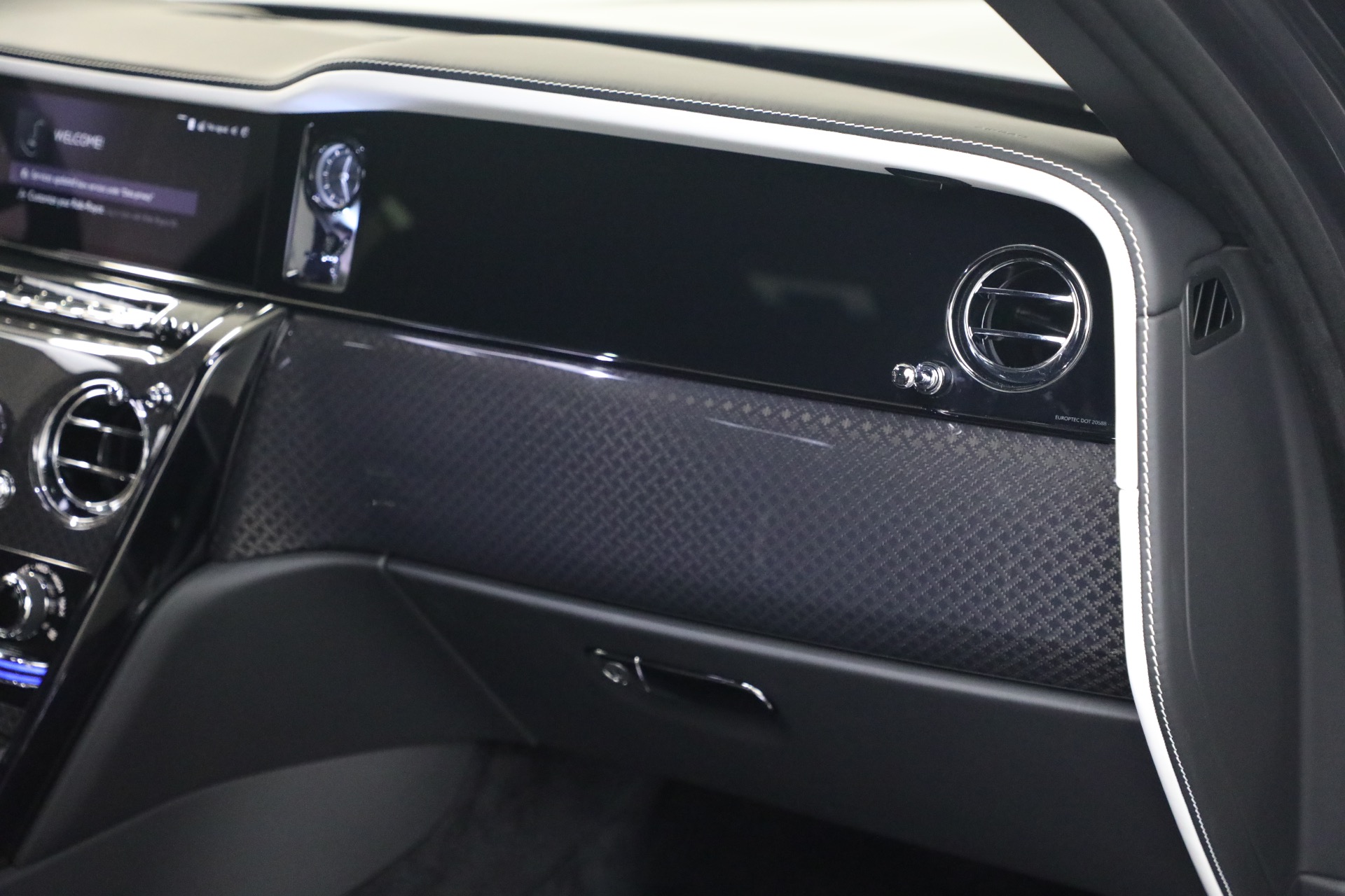 New-2027-Rolls-Royce-Black-Badge-Cullinan