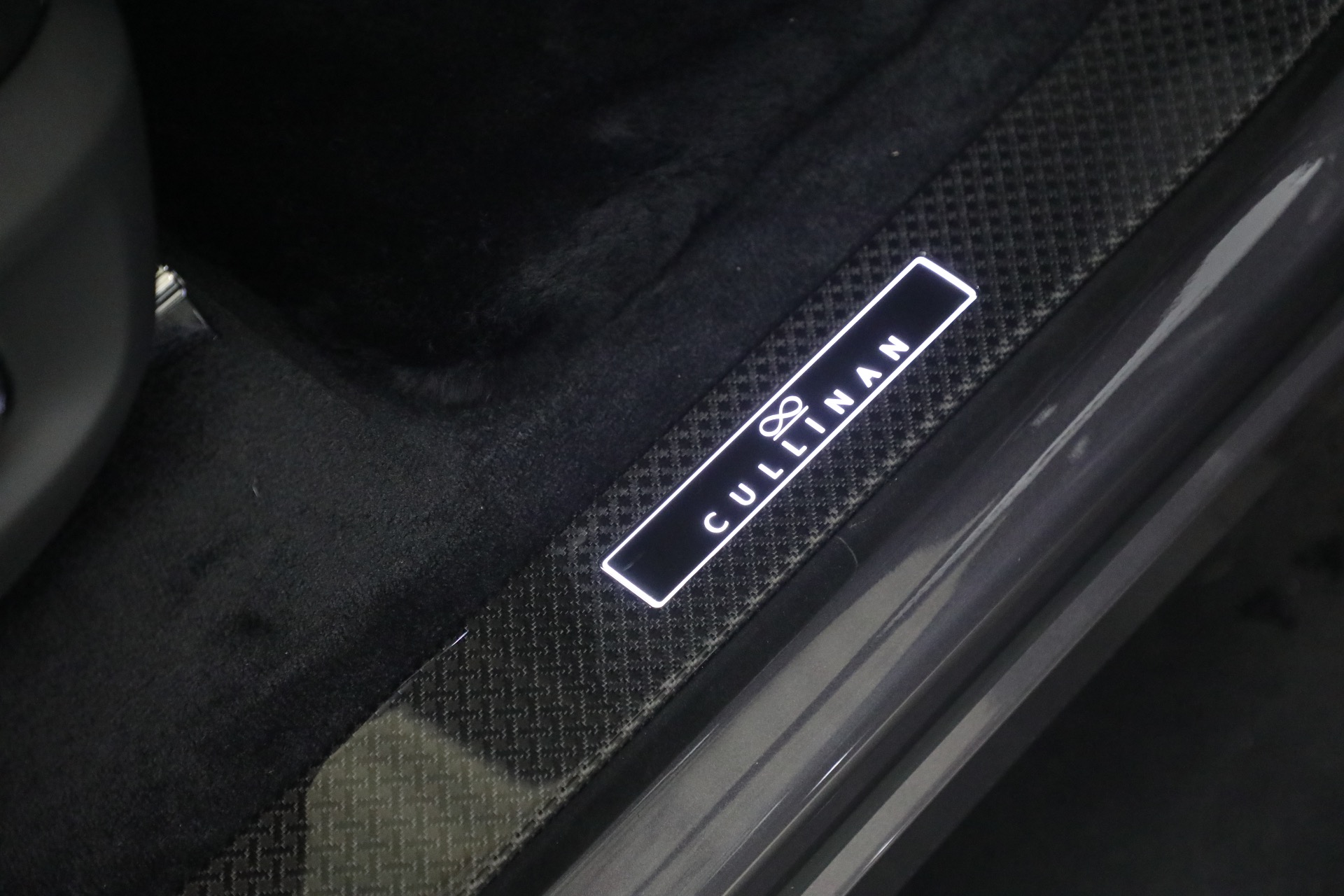 New-2027-Rolls-Royce-Black-Badge-Cullinan