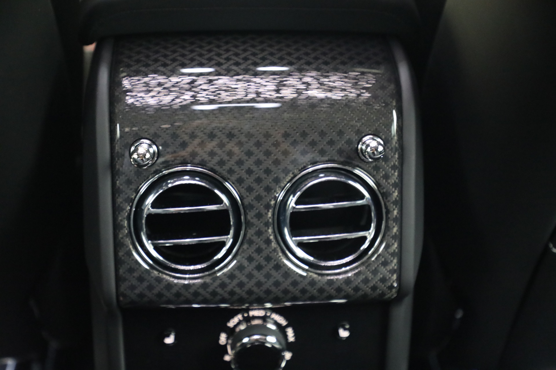 New-2027-Rolls-Royce-Black-Badge-Cullinan