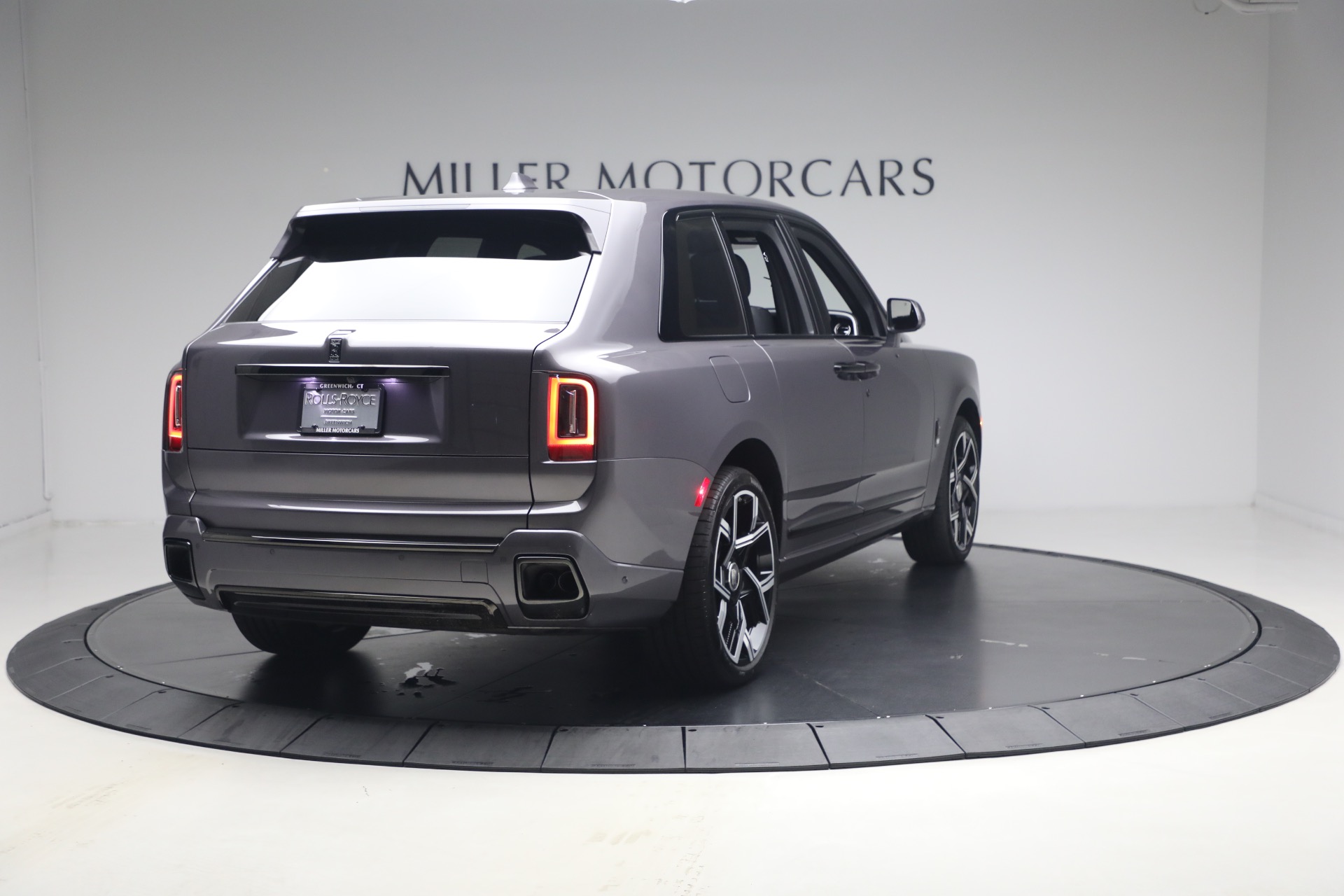 New-2027-Rolls-Royce-Black-Badge-Cullinan