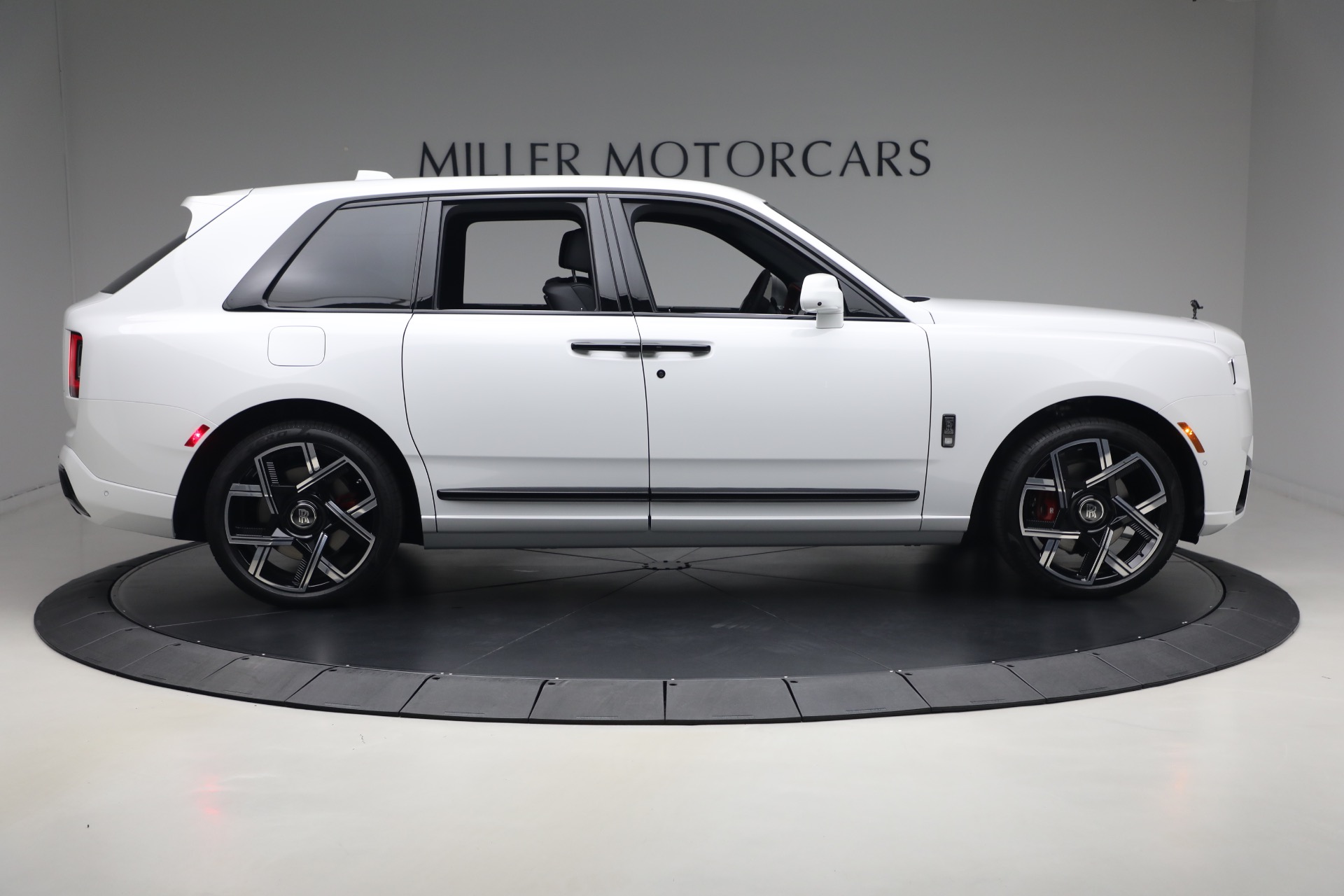 New-2027-Rolls-Royce-Black-Badge-Cullinan