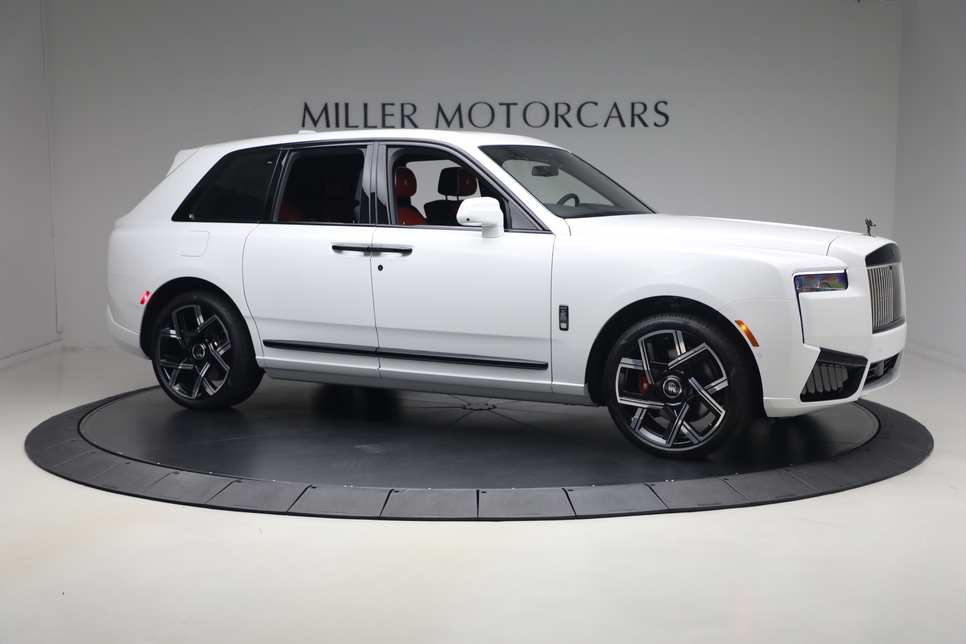 New-2027-Rolls-Royce-Black-Badge-Cullinan