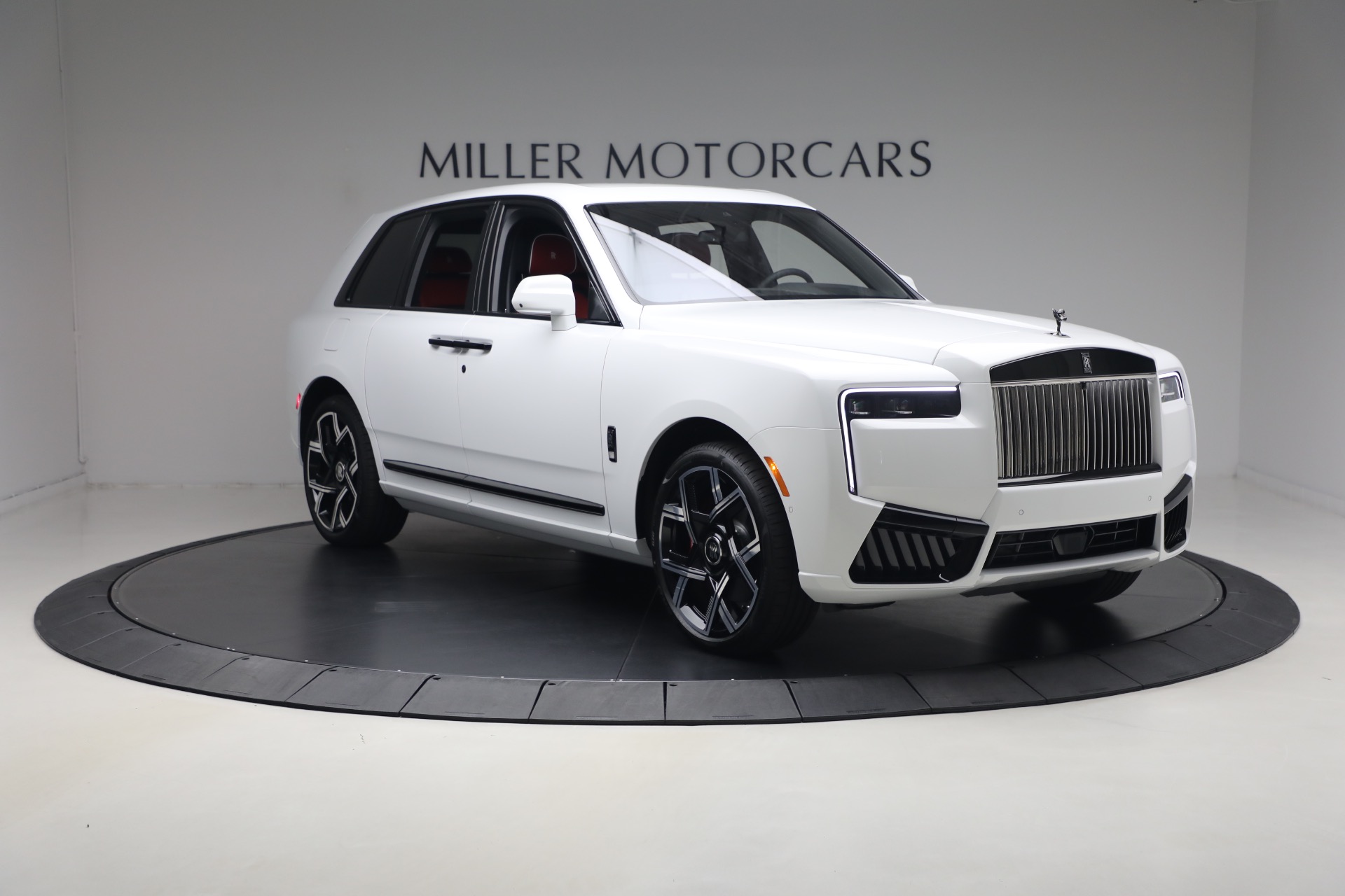 New-2027-Rolls-Royce-Black-Badge-Cullinan