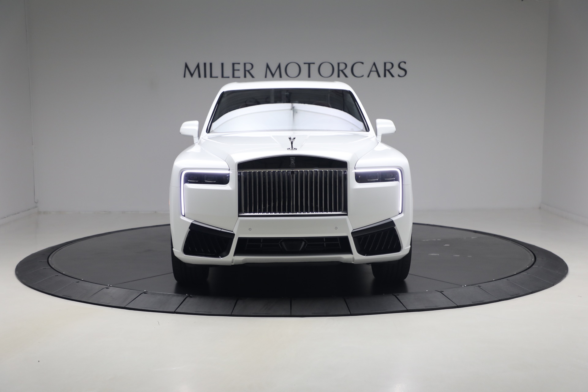 New-2027-Rolls-Royce-Black-Badge-Cullinan