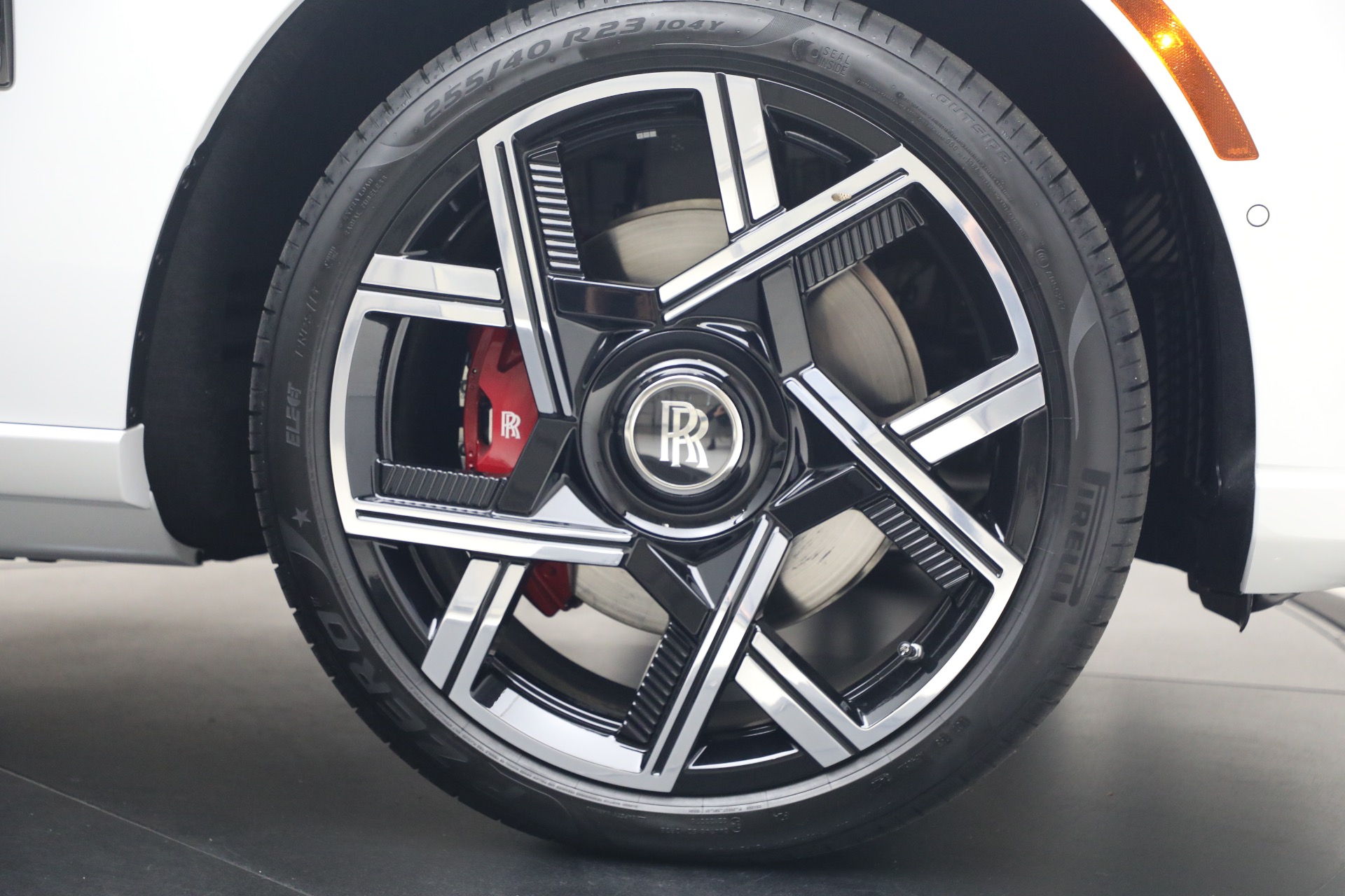 New-2027-Rolls-Royce-Black-Badge-Cullinan