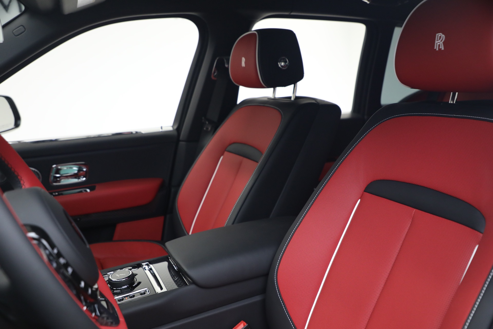 New-2027-Rolls-Royce-Black-Badge-Cullinan