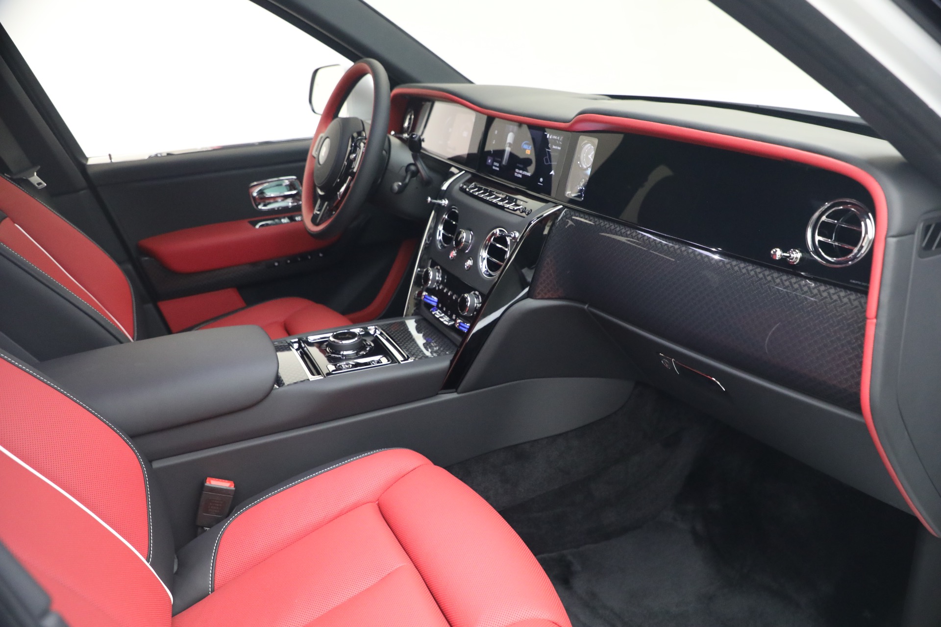 New-2027-Rolls-Royce-Black-Badge-Cullinan