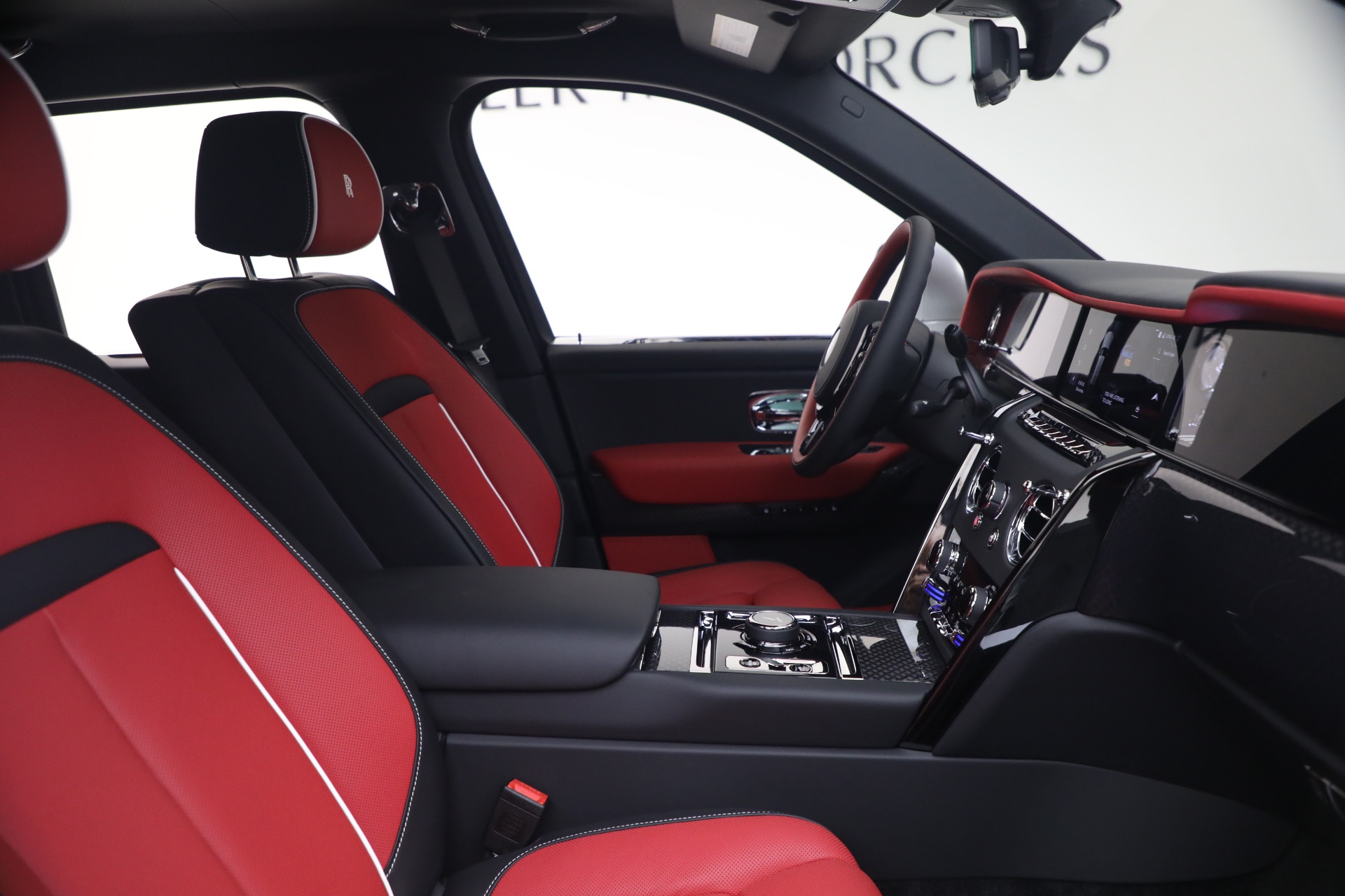 New-2027-Rolls-Royce-Black-Badge-Cullinan