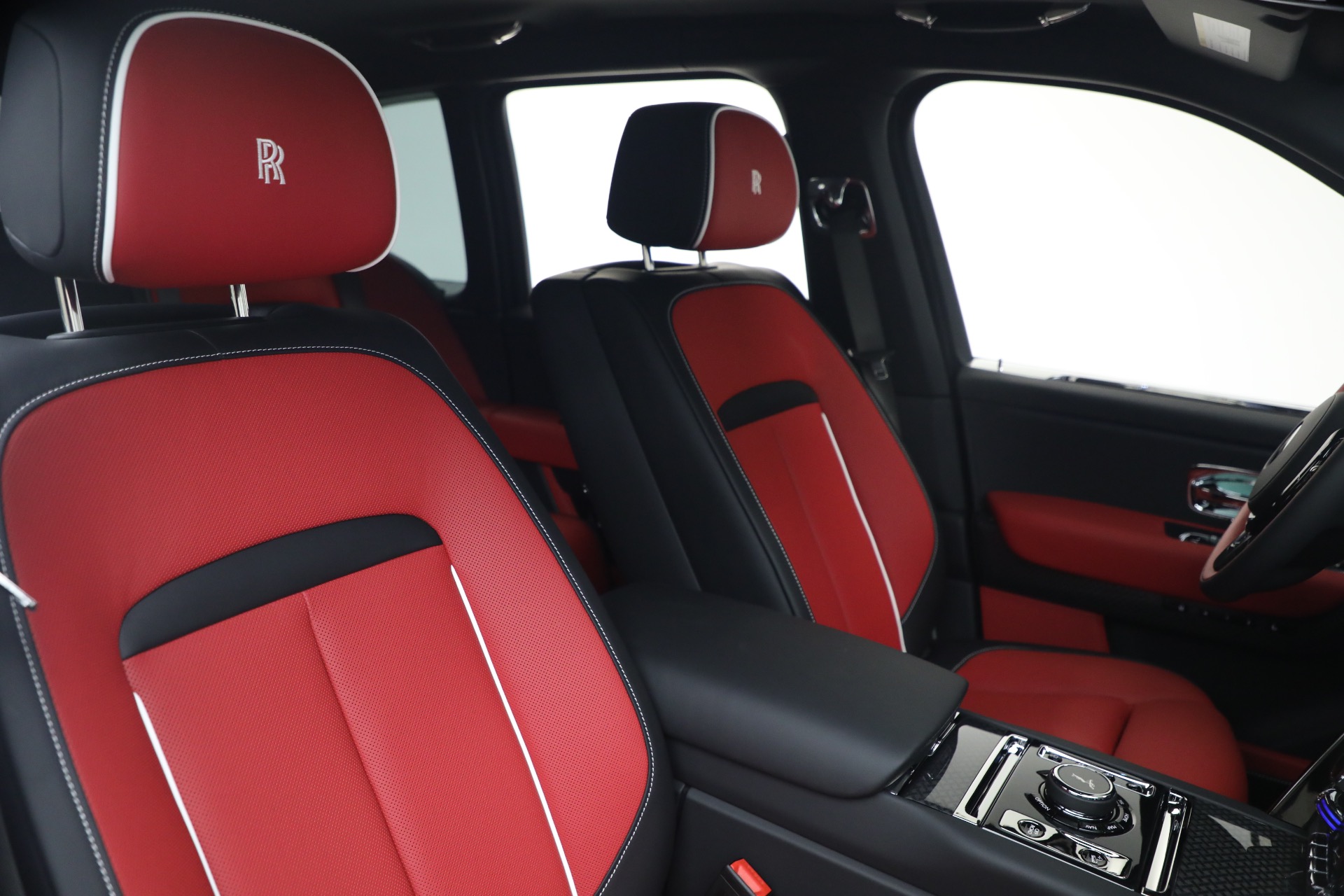 New-2027-Rolls-Royce-Black-Badge-Cullinan