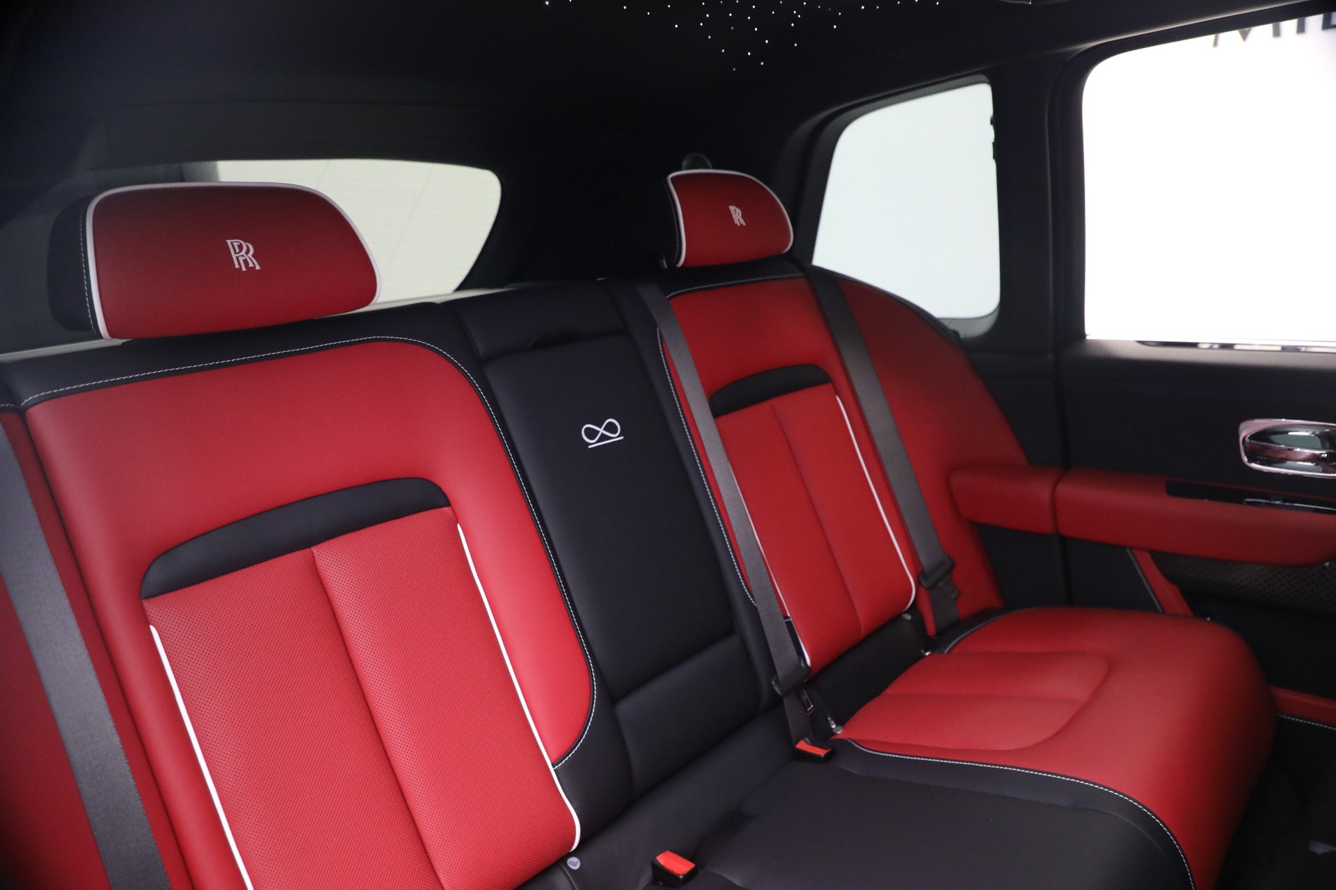 New-2027-Rolls-Royce-Black-Badge-Cullinan