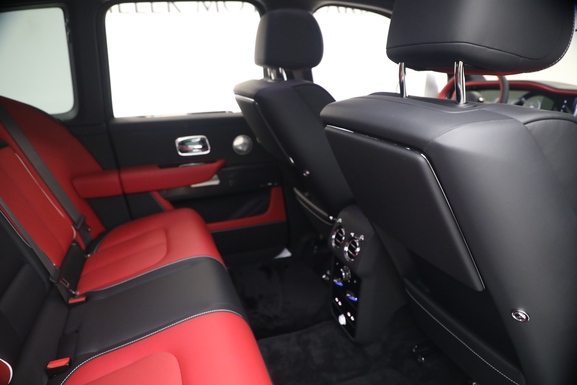 New-2027-Rolls-Royce-Black-Badge-Cullinan