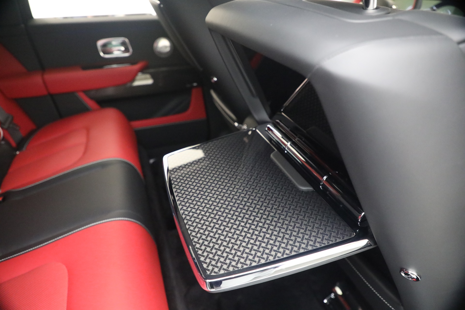 New-2027-Rolls-Royce-Black-Badge-Cullinan