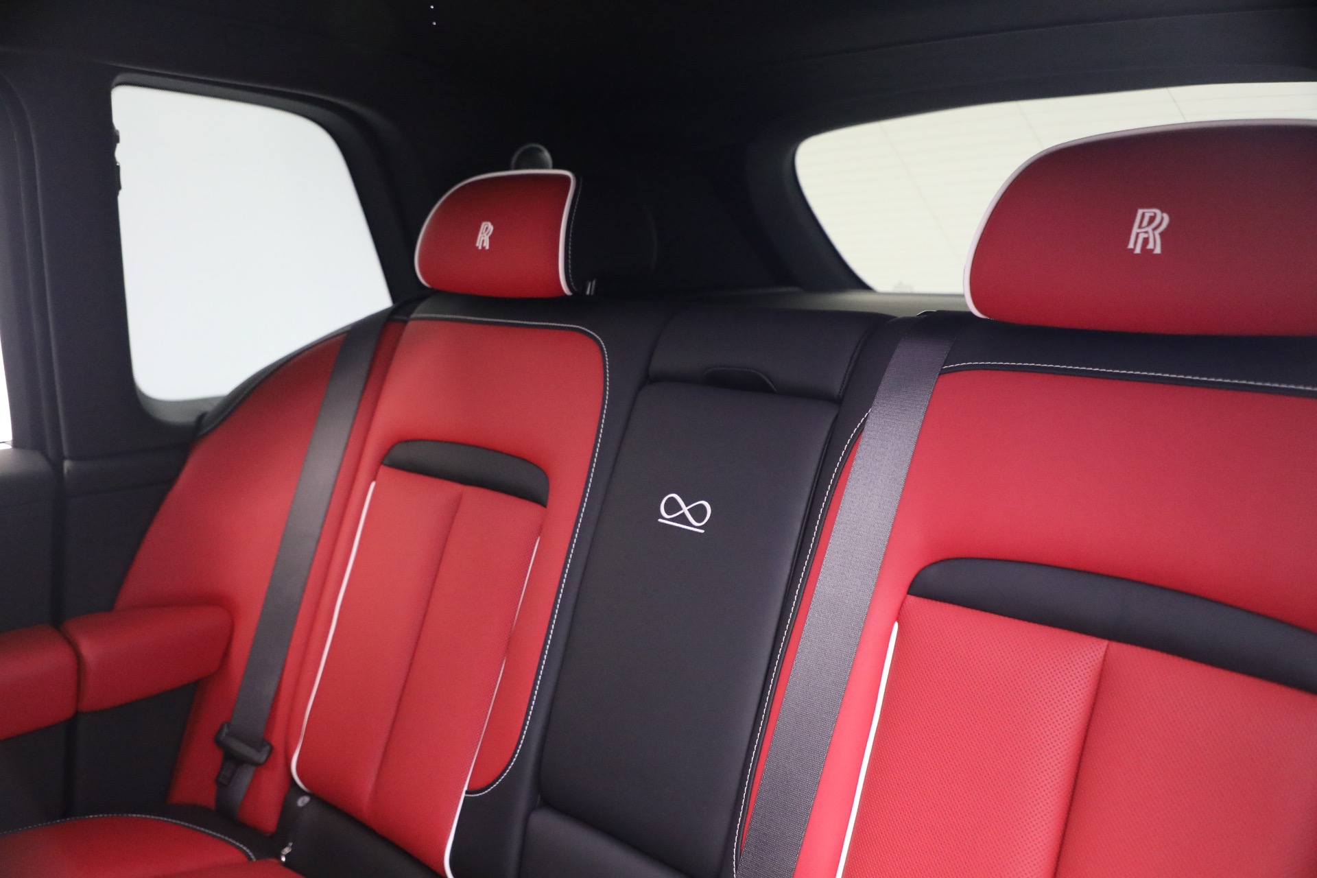 New-2027-Rolls-Royce-Black-Badge-Cullinan
