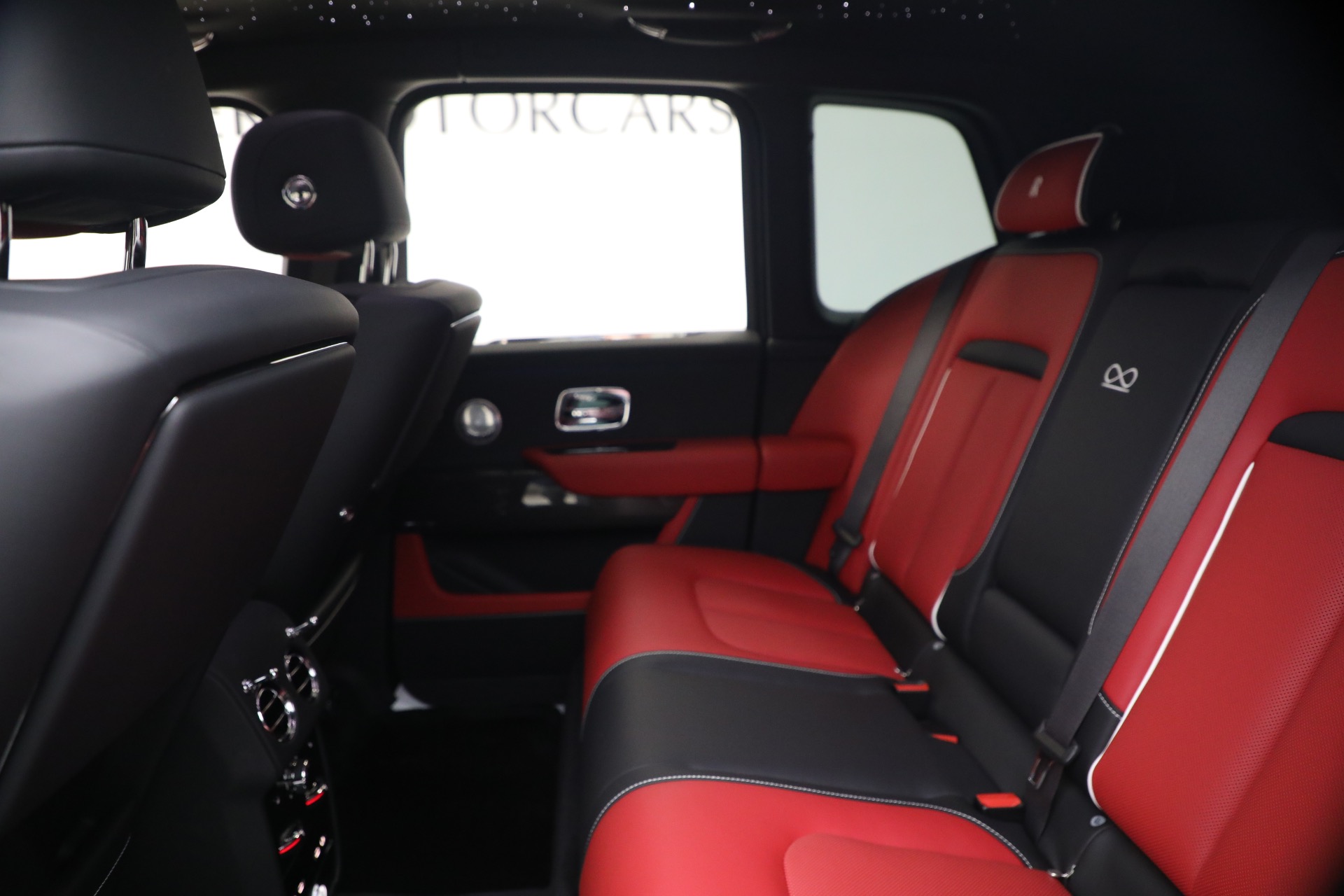 New-2027-Rolls-Royce-Black-Badge-Cullinan