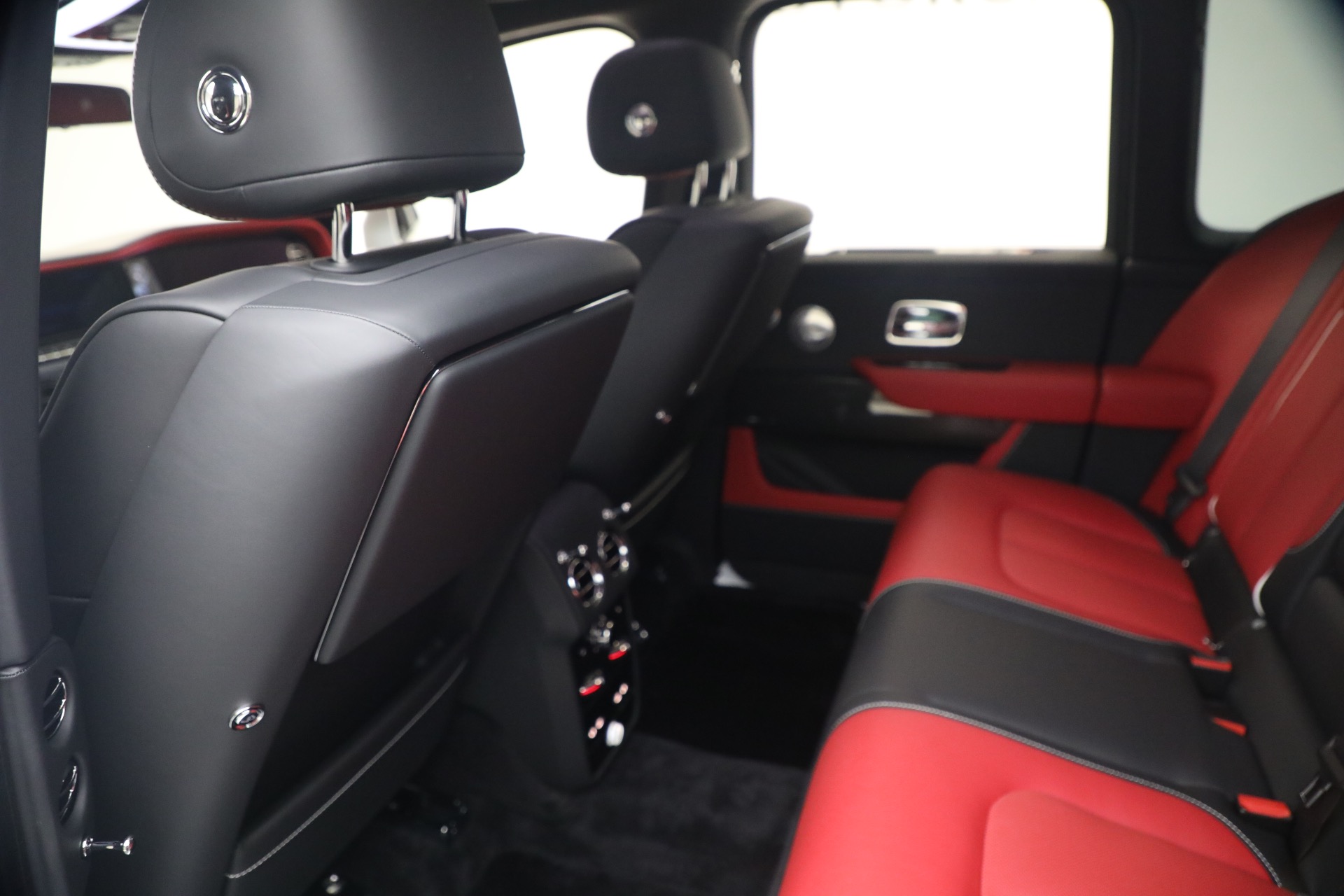 New-2027-Rolls-Royce-Black-Badge-Cullinan