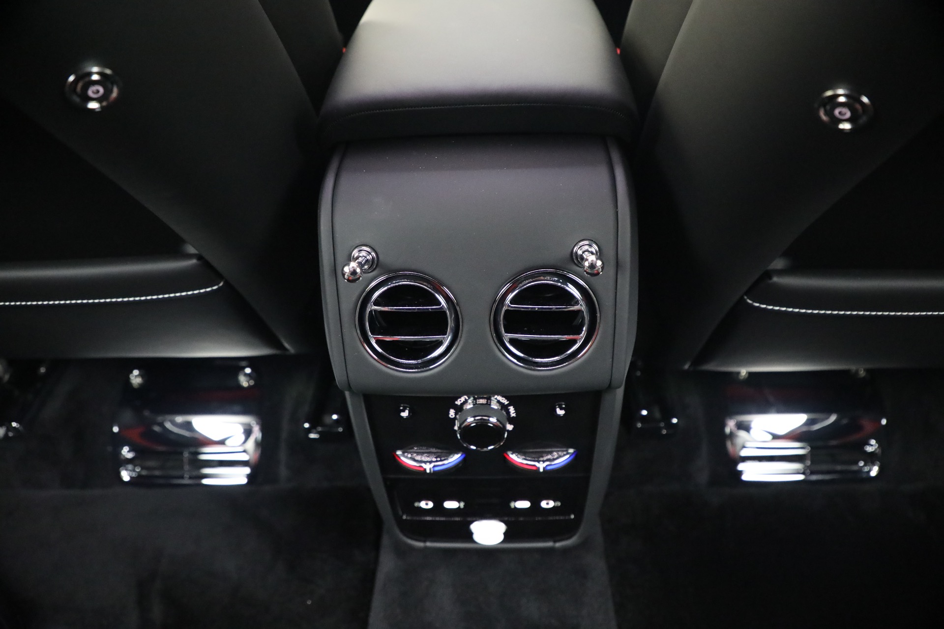 New-2027-Rolls-Royce-Black-Badge-Cullinan