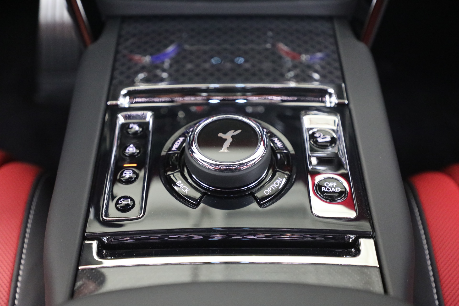 New-2027-Rolls-Royce-Black-Badge-Cullinan