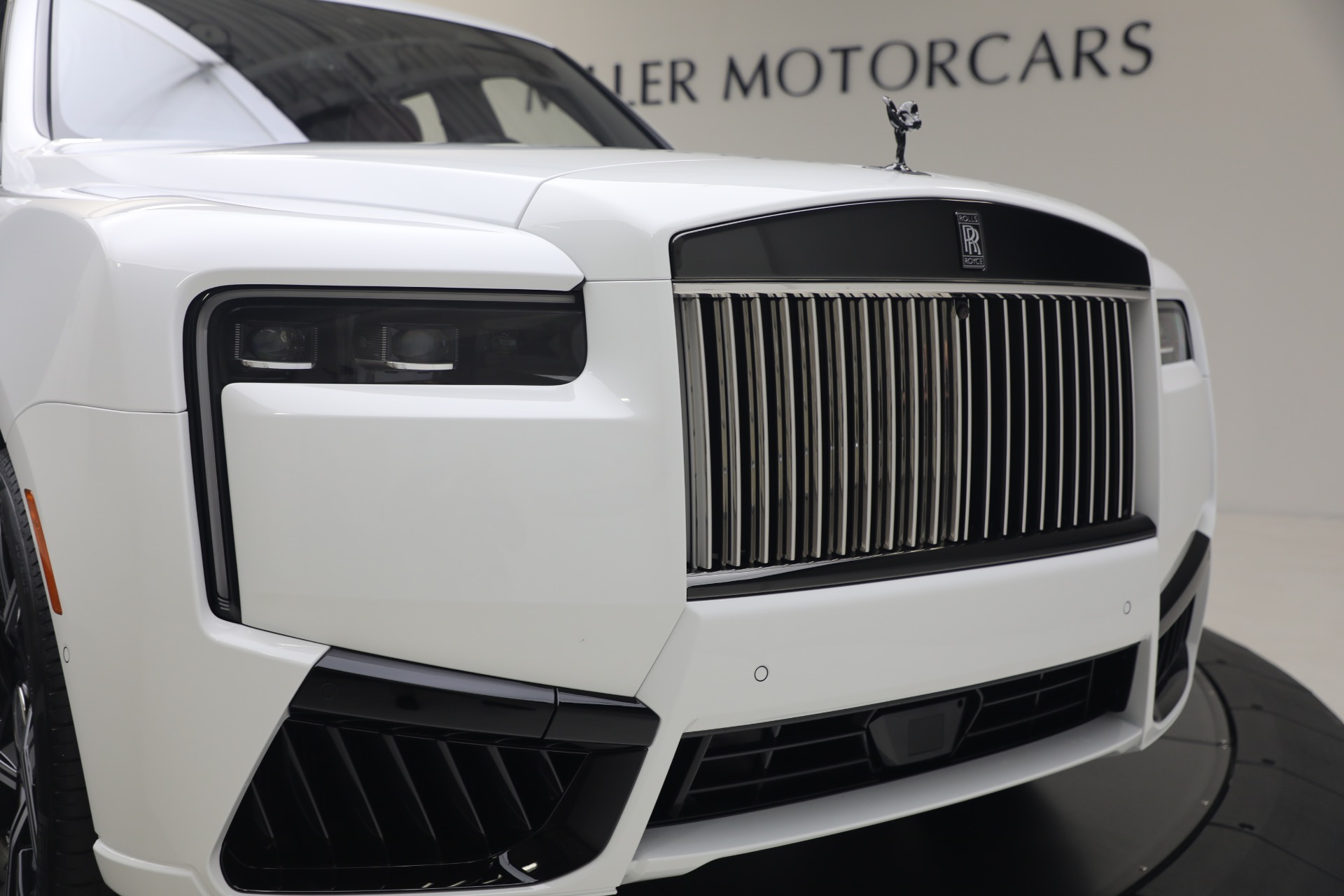 New-2027-Rolls-Royce-Black-Badge-Cullinan