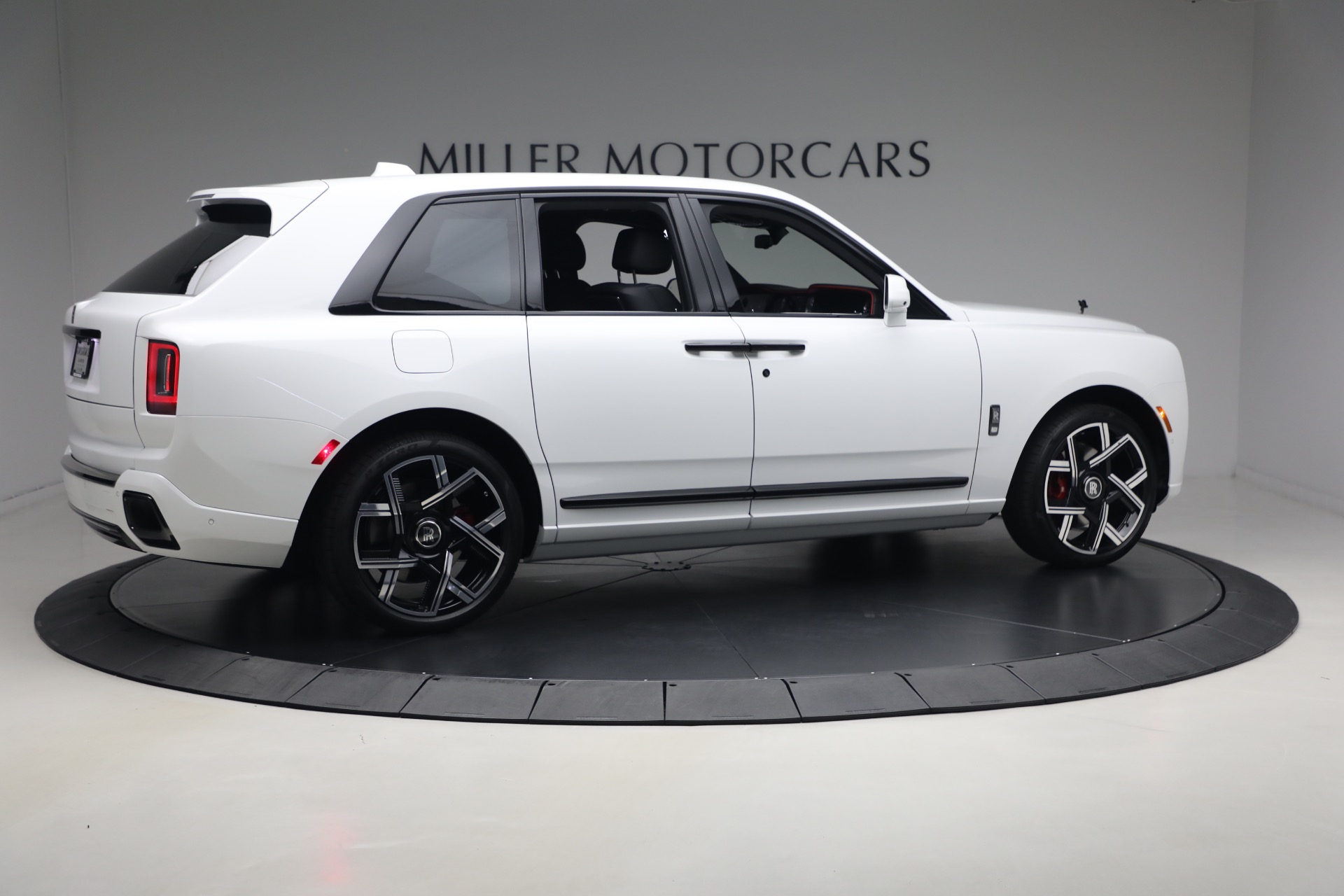 New-2027-Rolls-Royce-Black-Badge-Cullinan