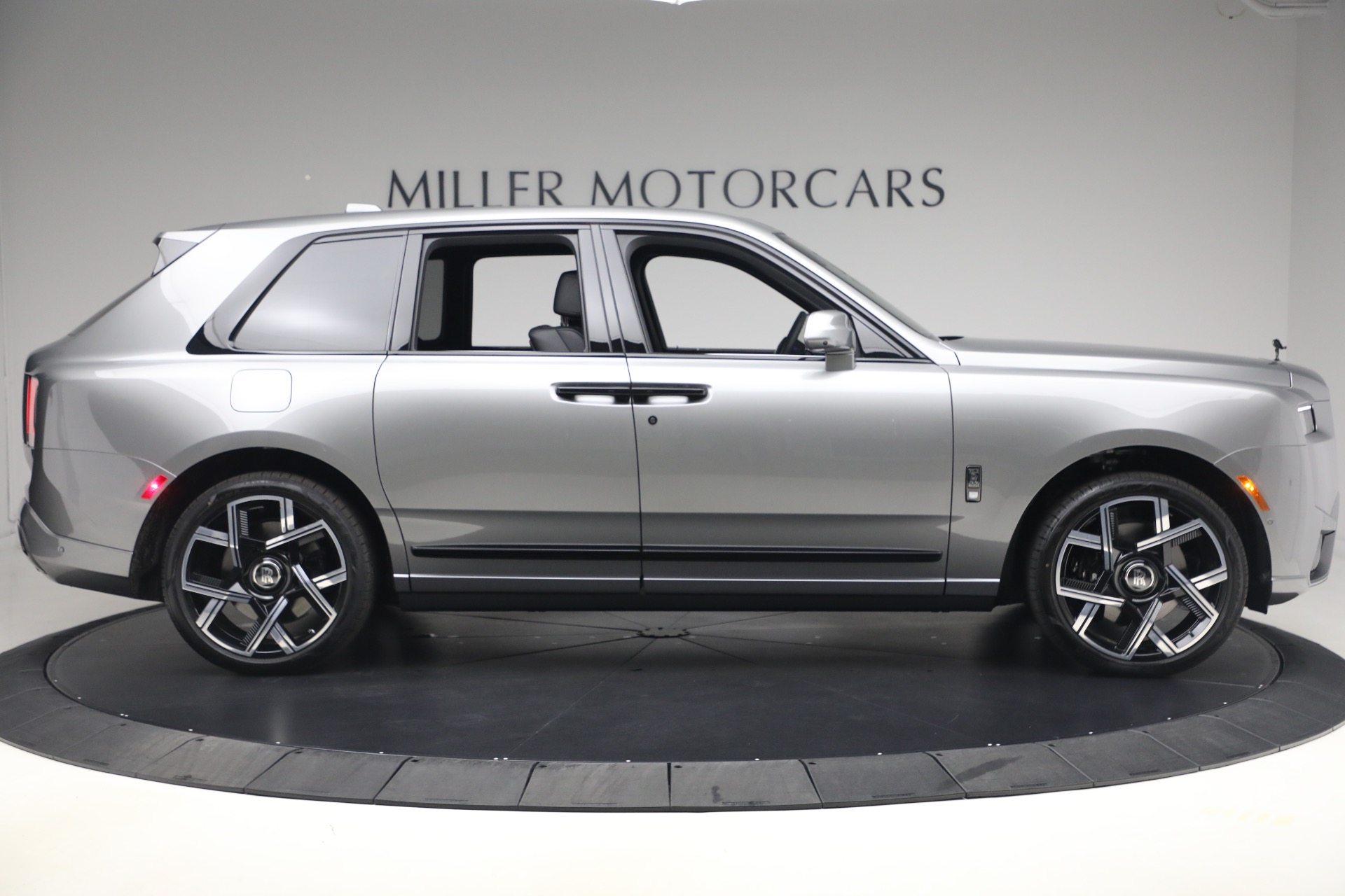 New-2027-Rolls-Royce-Black-Badge-Cullinan