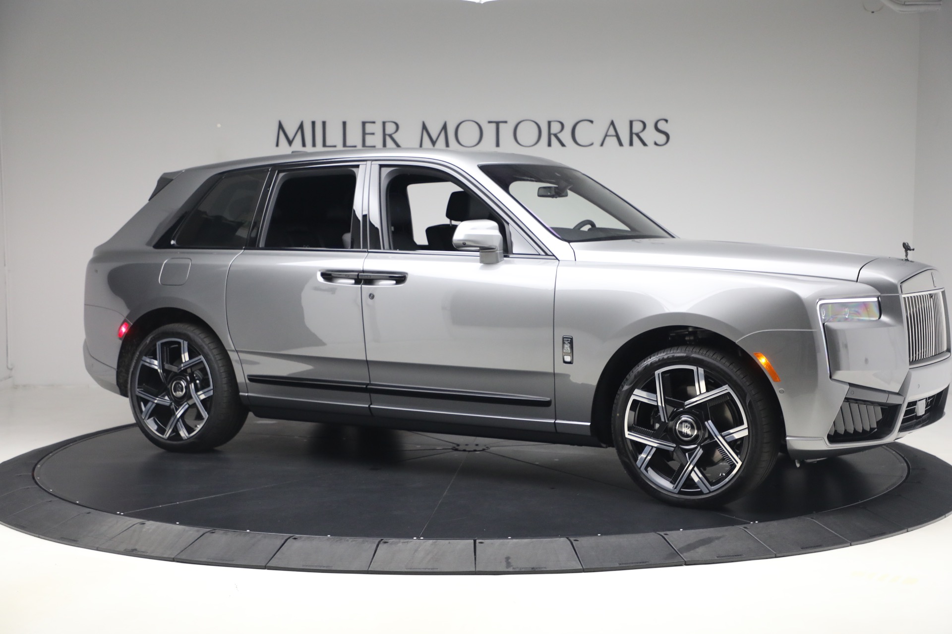 New-2027-Rolls-Royce-Black-Badge-Cullinan