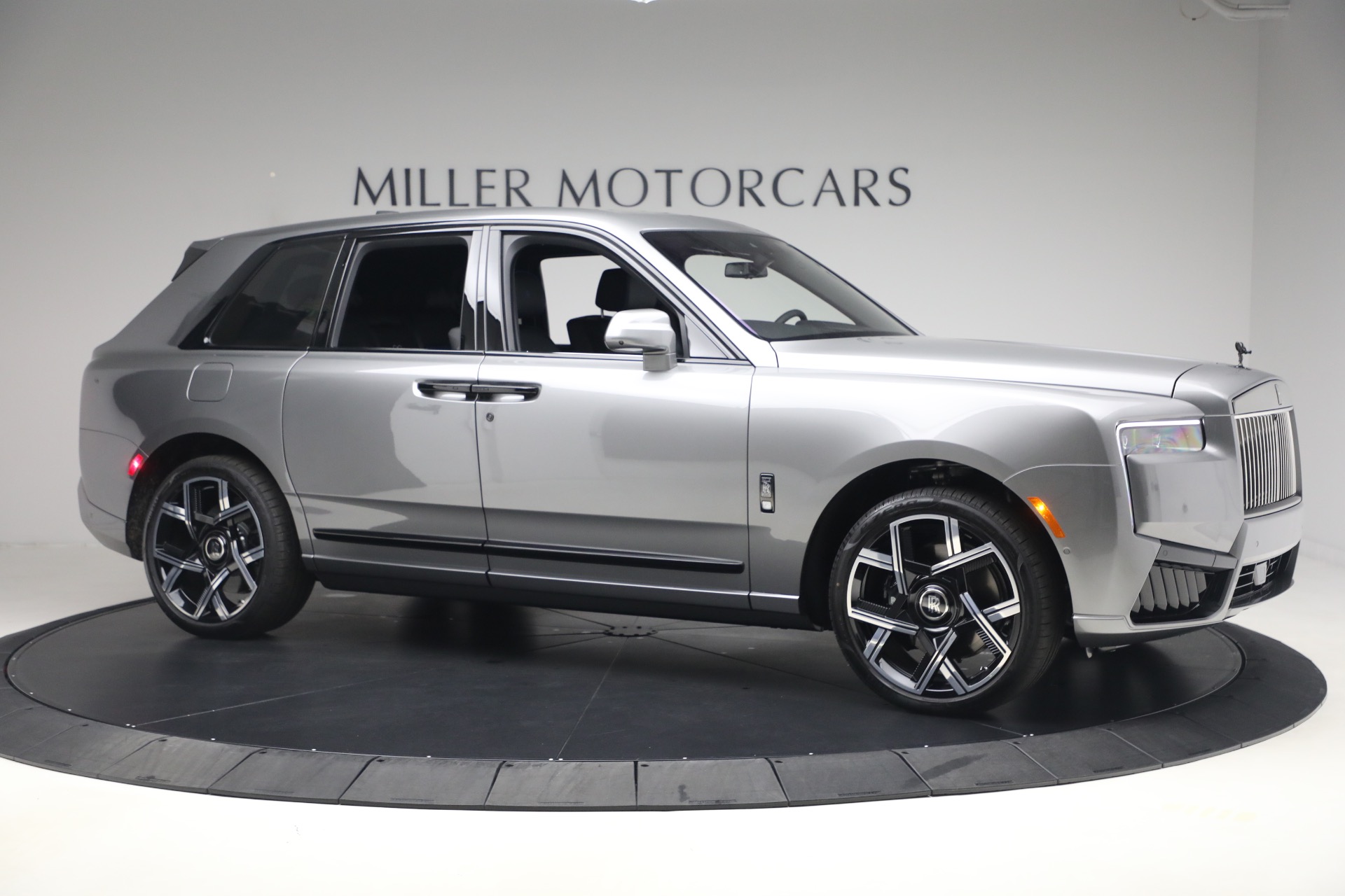 New-2027-Rolls-Royce-Black-Badge-Cullinan