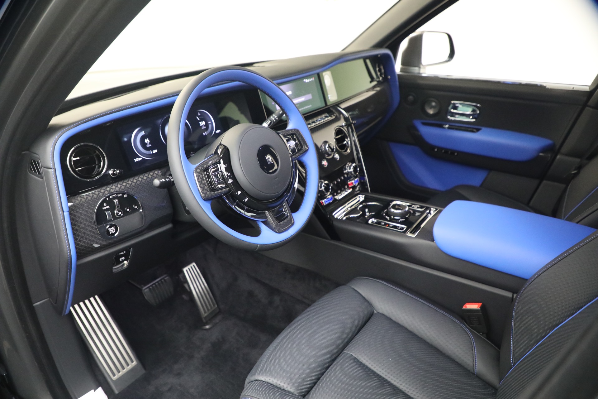 New-2027-Rolls-Royce-Black-Badge-Cullinan