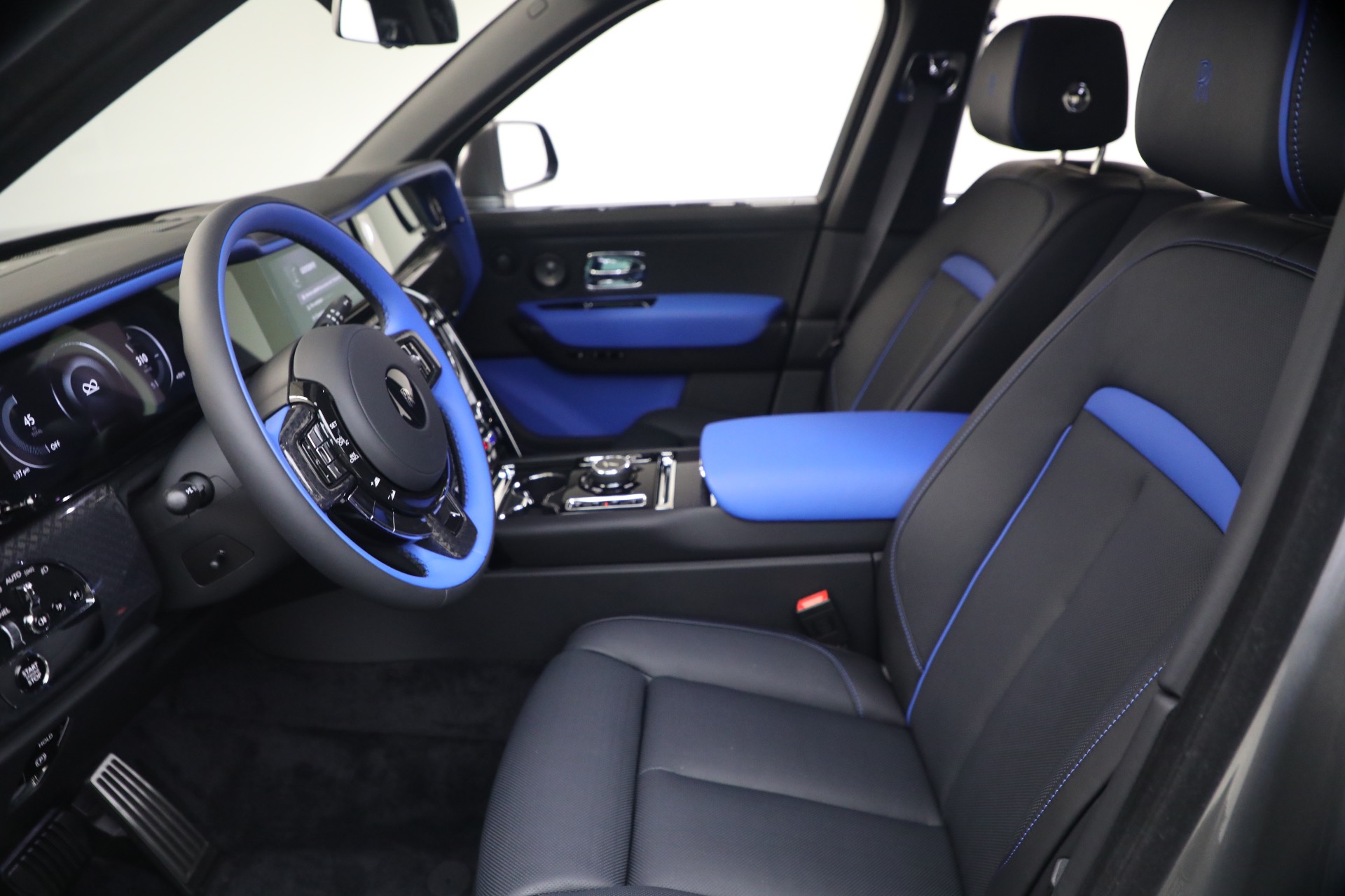 New-2027-Rolls-Royce-Black-Badge-Cullinan
