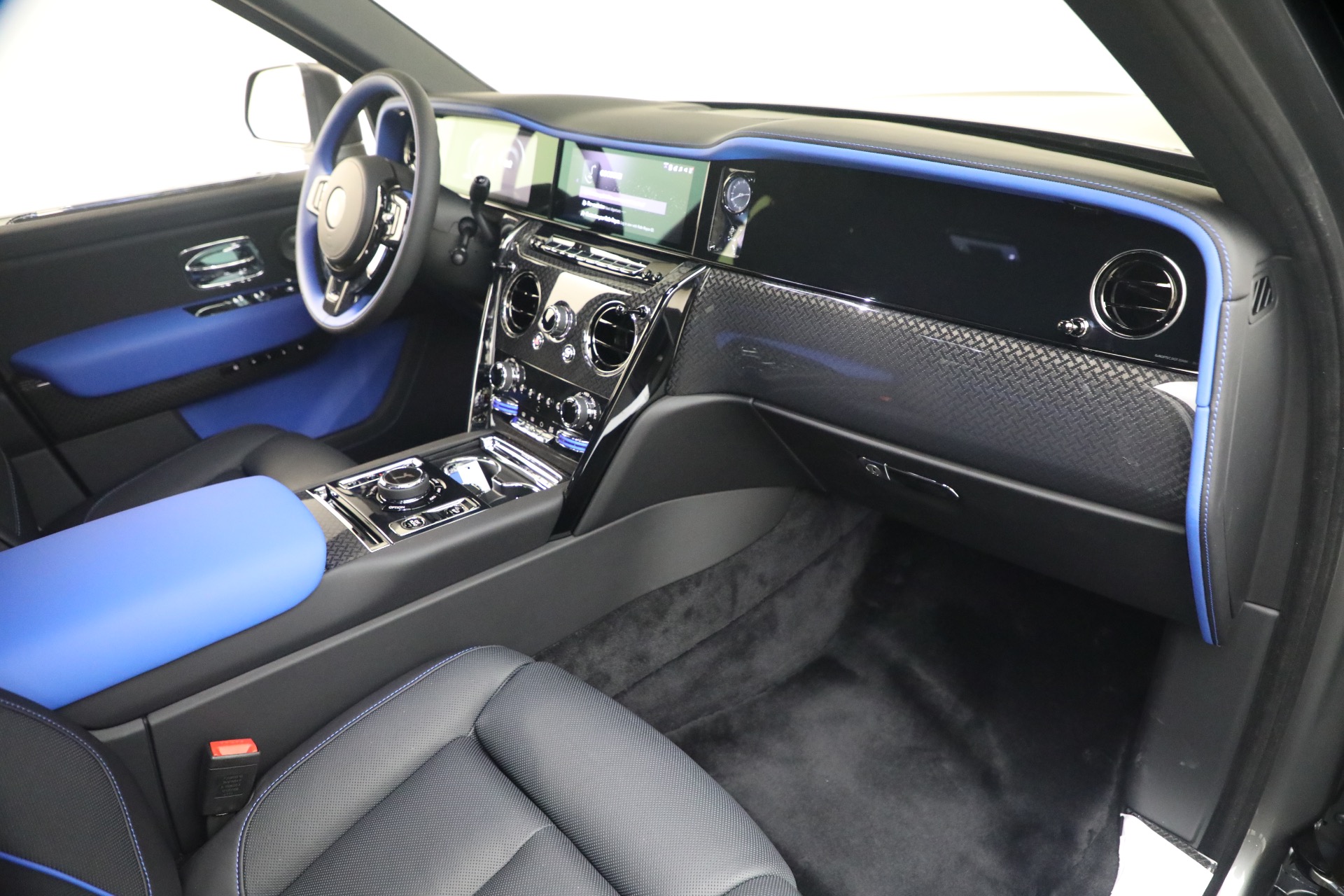 New-2027-Rolls-Royce-Black-Badge-Cullinan