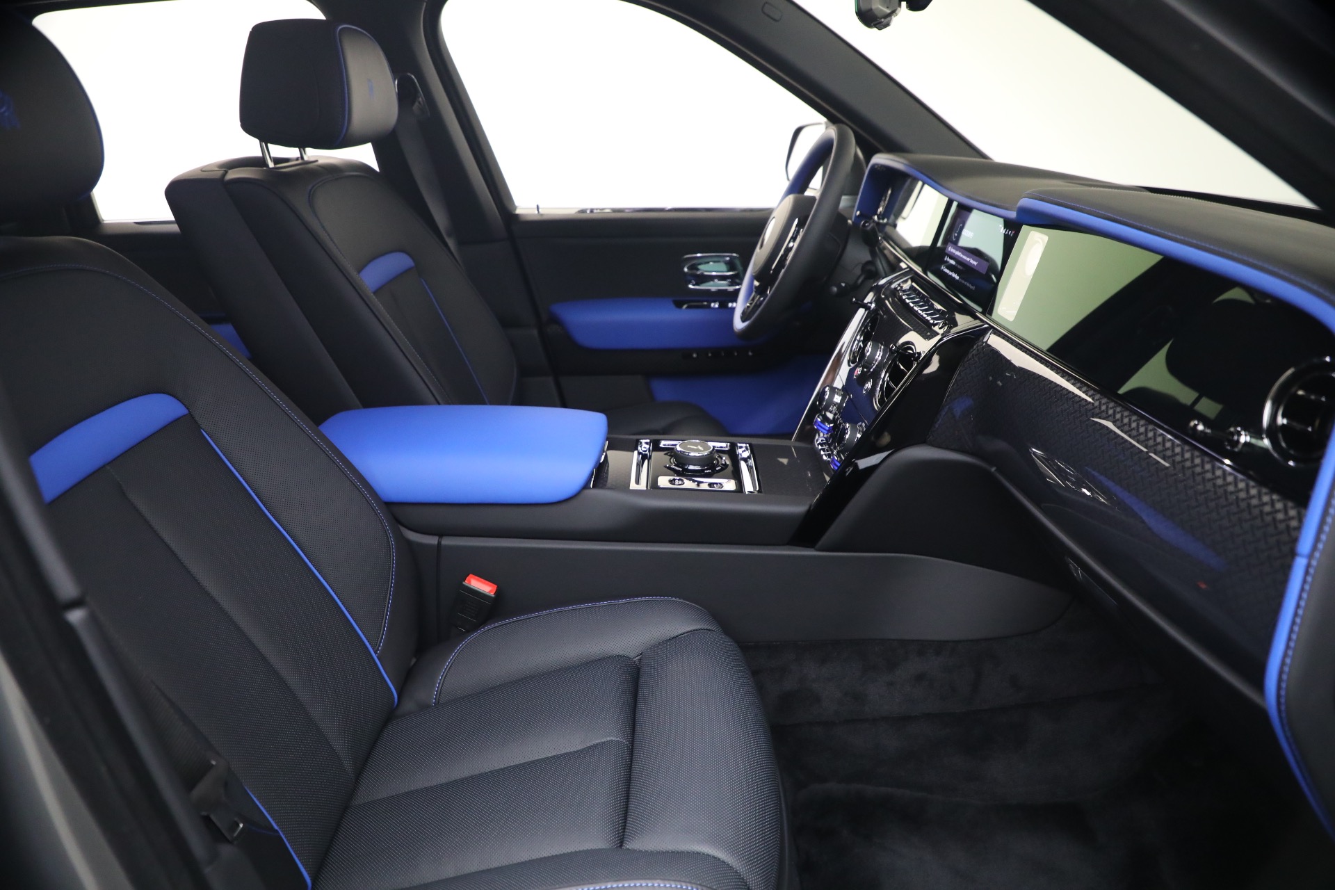 New-2027-Rolls-Royce-Black-Badge-Cullinan