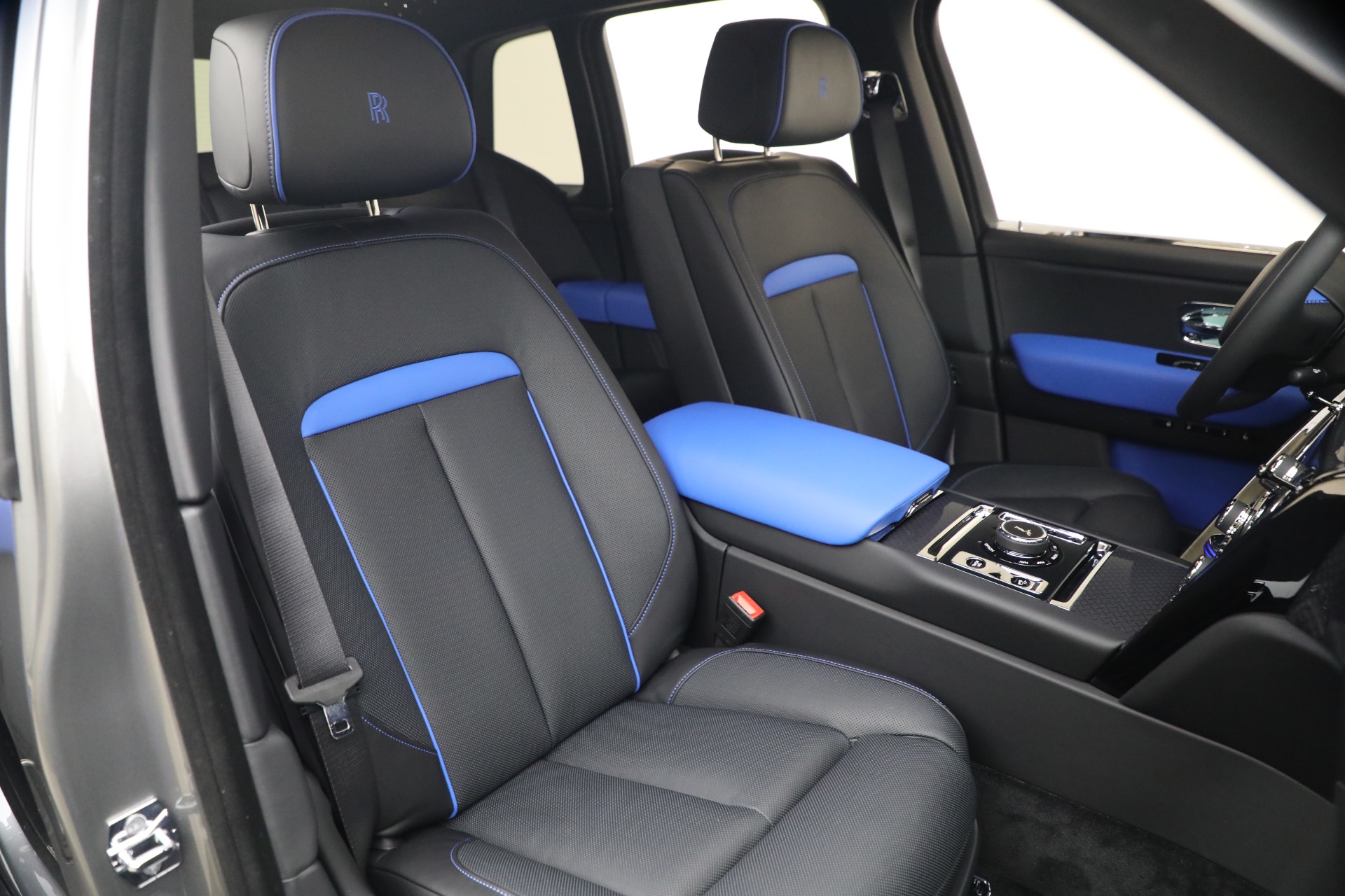 New-2027-Rolls-Royce-Black-Badge-Cullinan