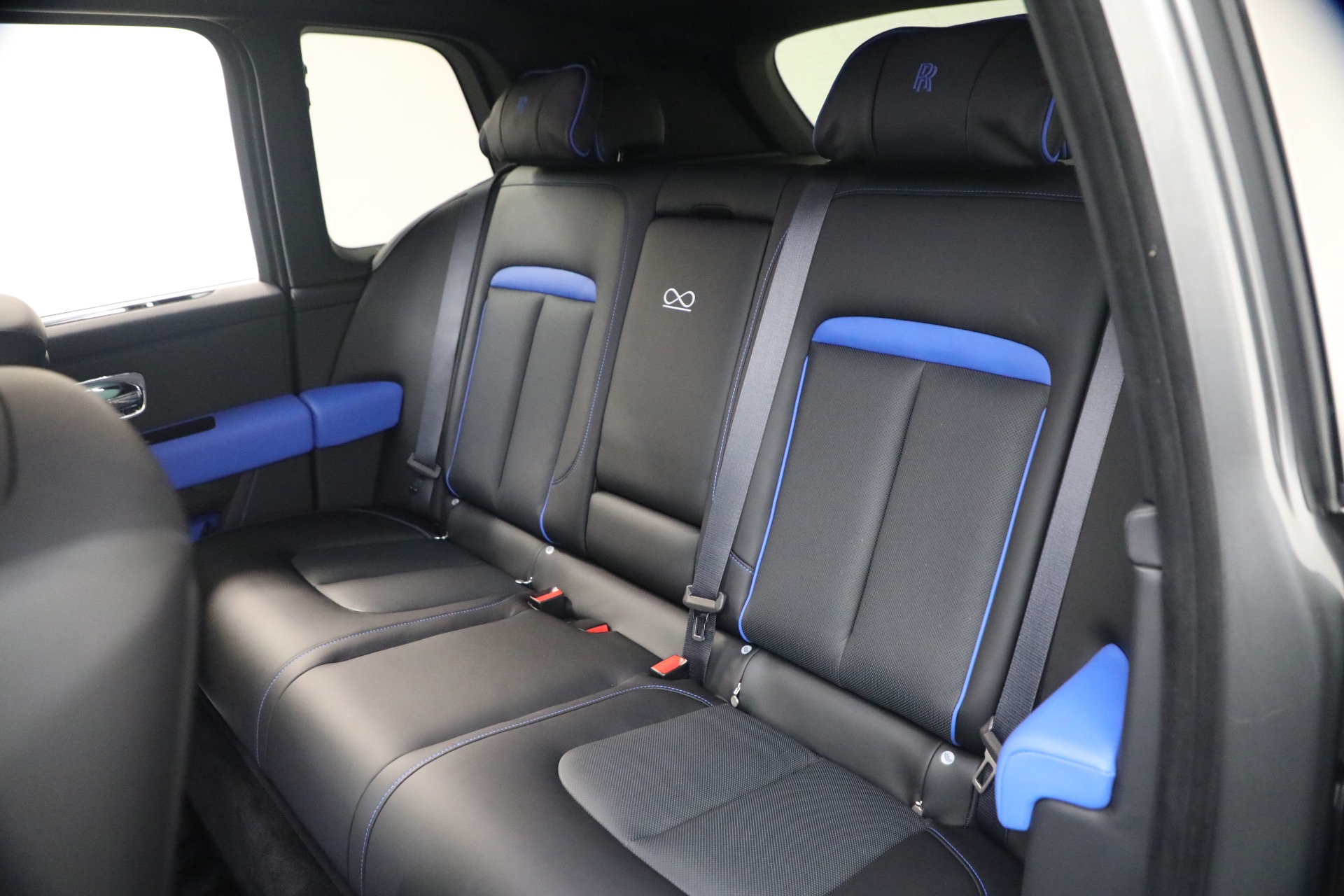 New-2027-Rolls-Royce-Black-Badge-Cullinan