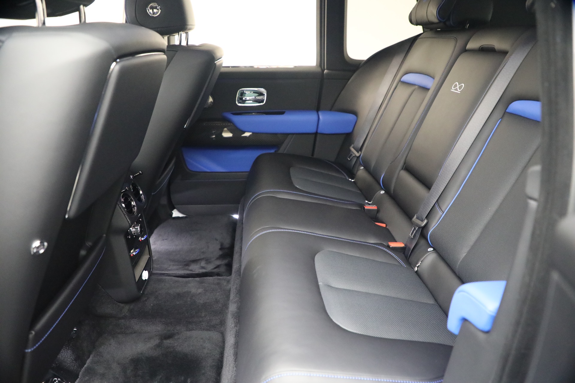 New-2027-Rolls-Royce-Black-Badge-Cullinan