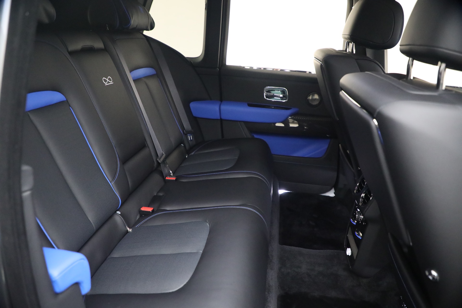New-2027-Rolls-Royce-Black-Badge-Cullinan