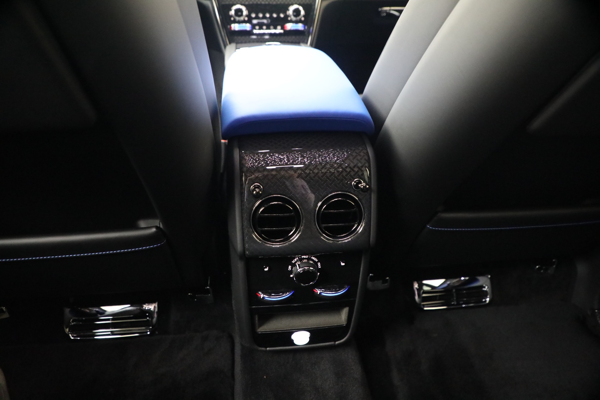 New-2027-Rolls-Royce-Black-Badge-Cullinan